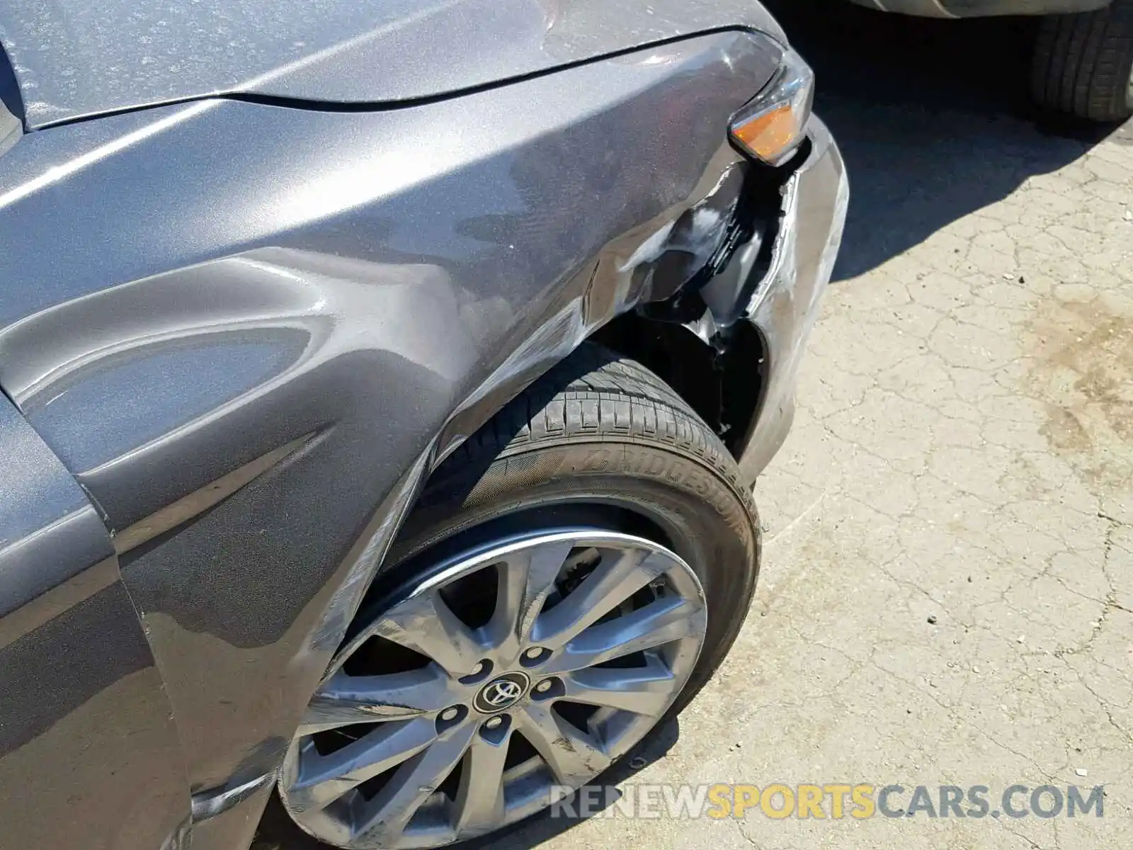 9 Photograph of a damaged car 4T1B11HK5KU801662 TOYOTA CAMRY 2019