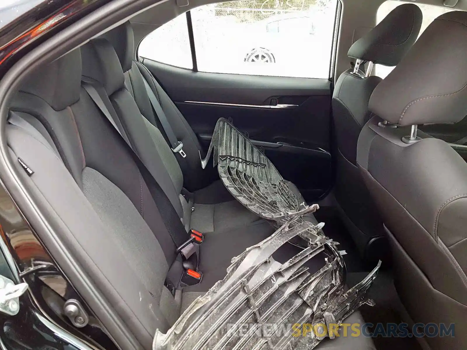 6 Photograph of a damaged car 4T1B11HK5KU802102 TOYOTA CAMRY 2019