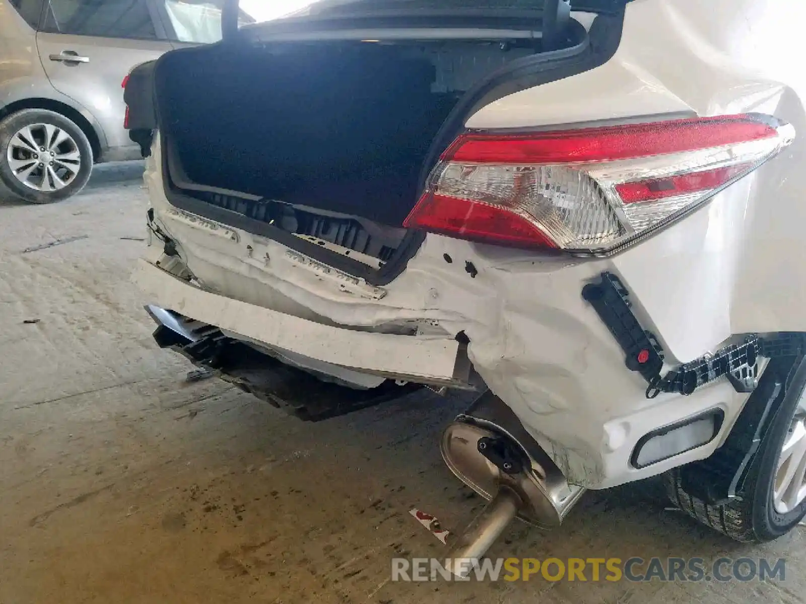 9 Photograph of a damaged car 4T1B11HK5KU802990 TOYOTA CAMRY 2019