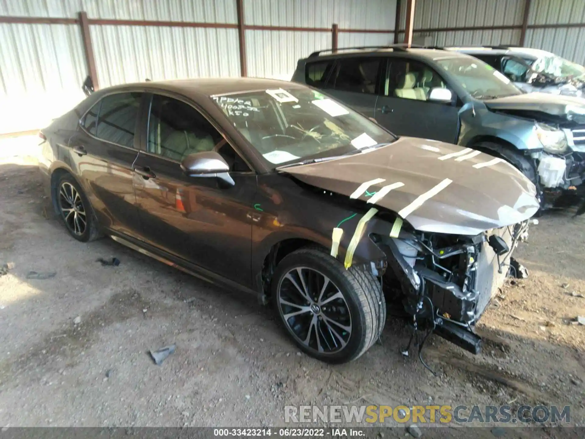 1 Photograph of a damaged car 4T1B11HK5KU804741 TOYOTA CAMRY 2019