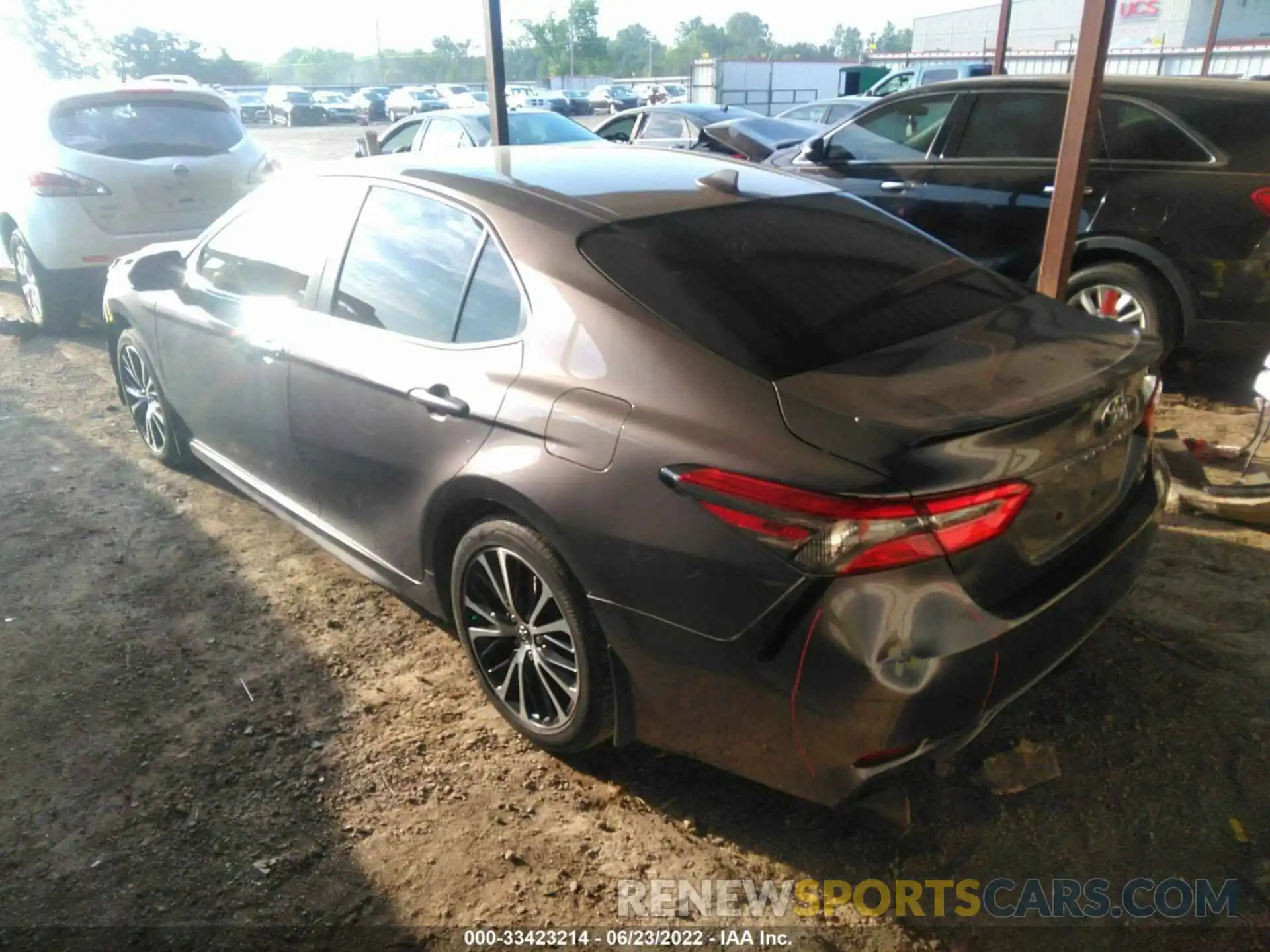 3 Photograph of a damaged car 4T1B11HK5KU804741 TOYOTA CAMRY 2019