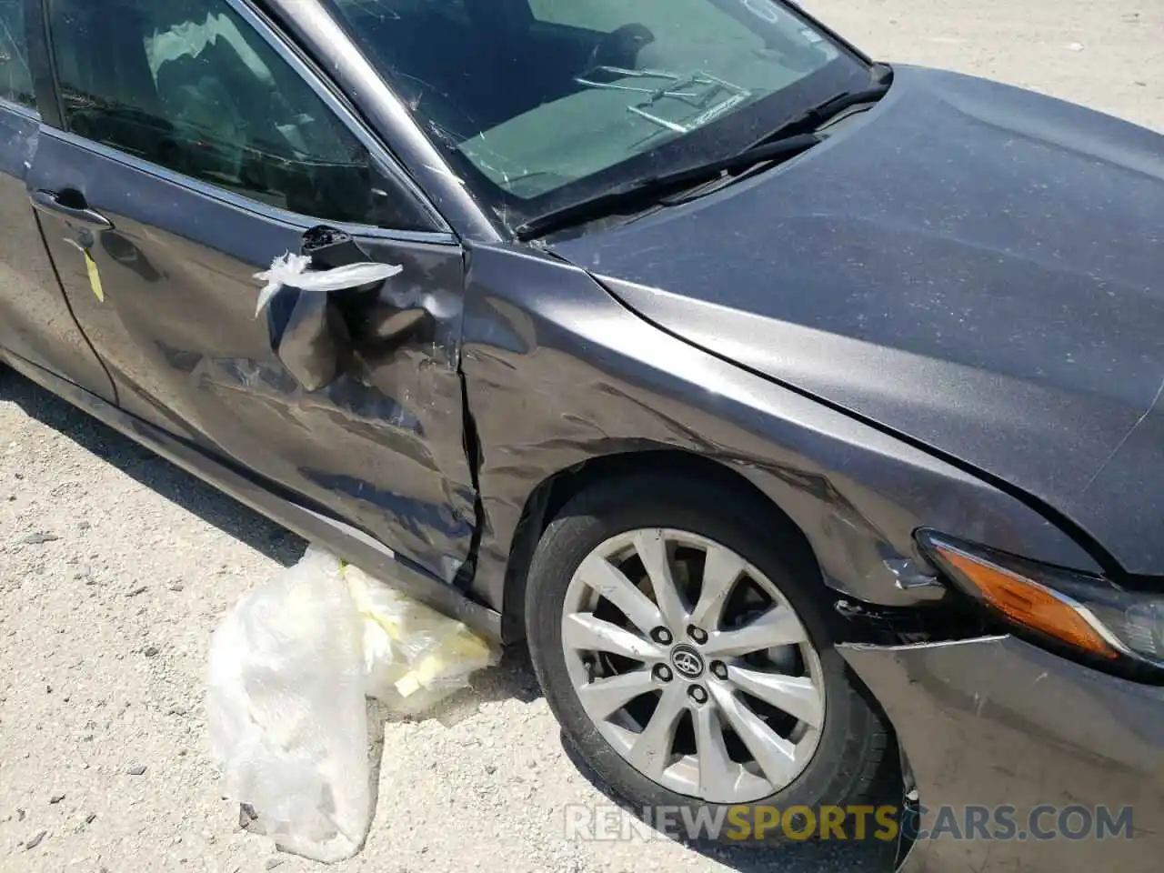 9 Photograph of a damaged car 4T1B11HK5KU809261 TOYOTA CAMRY 2019