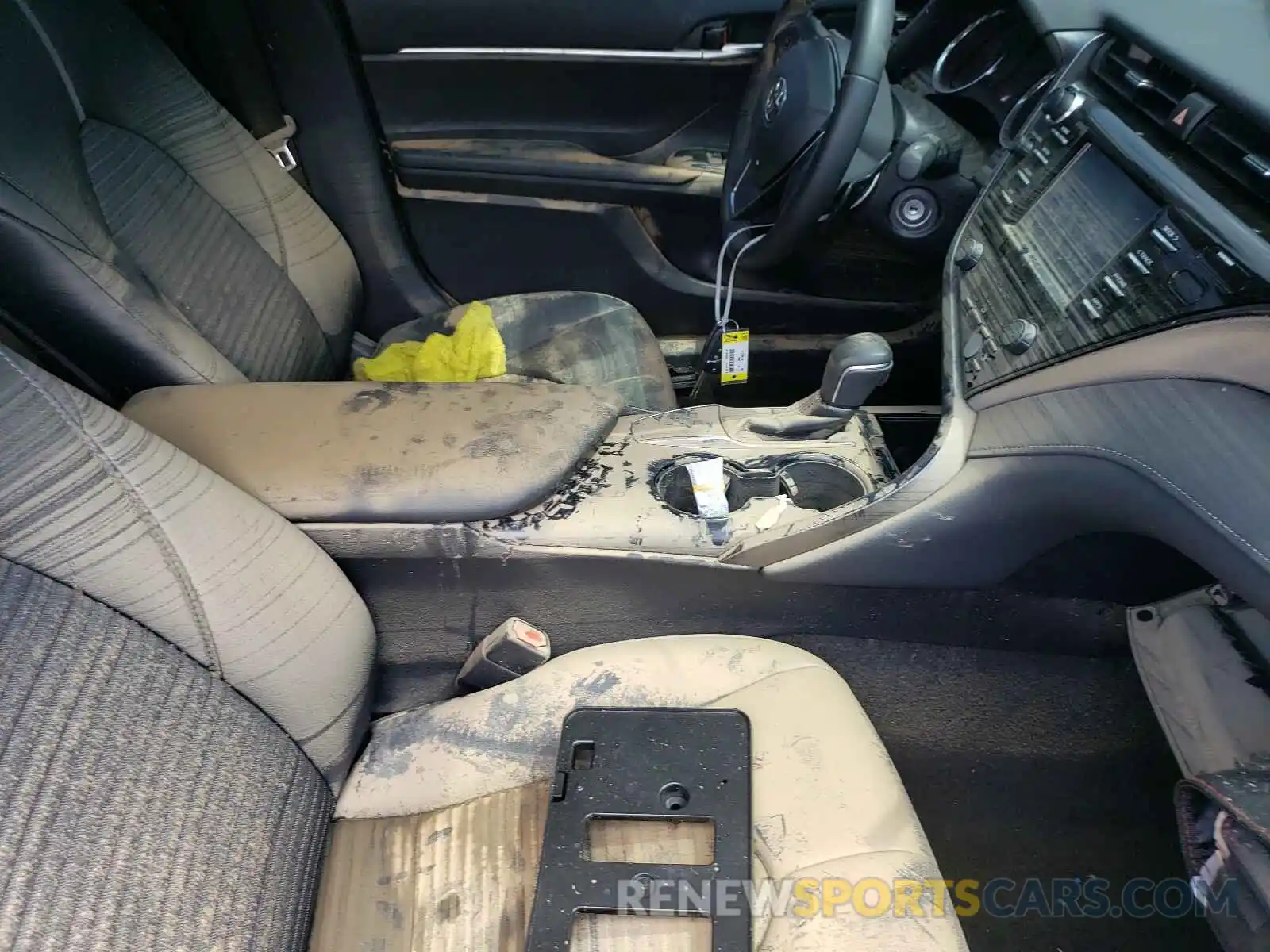 9 Photograph of a damaged car 4T1B11HK5KU809924 TOYOTA CAMRY 2019