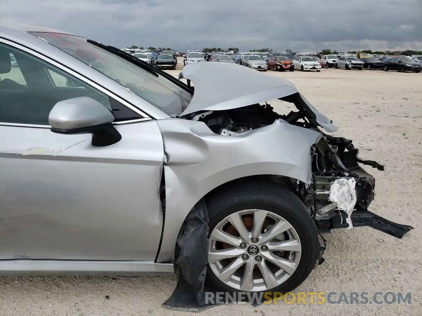 9 Photograph of a damaged car 4T1B11HK5KU811821 TOYOTA CAMRY 2019