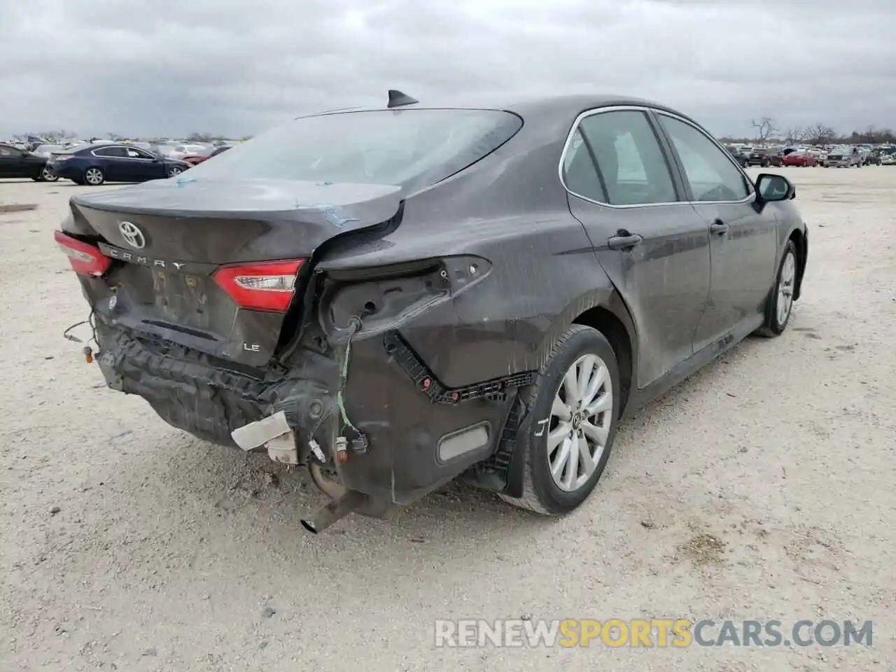 4 Фотография поврежденного автомобиля 4T1B11HK5KU814055 TOYOTA CAMRY 2019