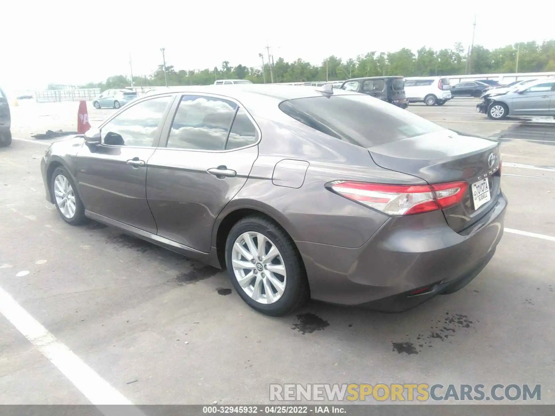 3 Photograph of a damaged car 4T1B11HK5KU816307 TOYOTA CAMRY 2019