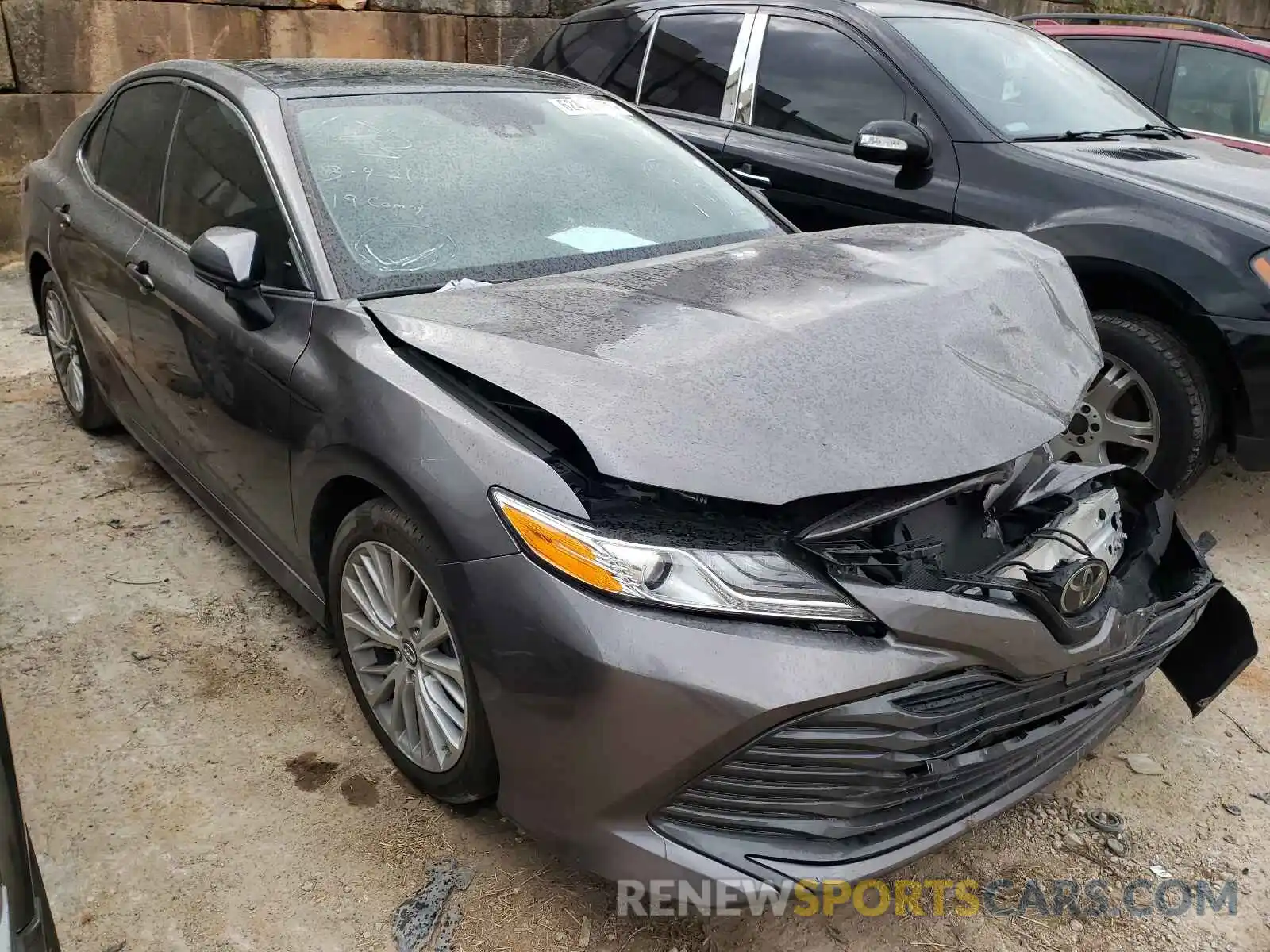 1 Photograph of a damaged car 4T1B11HK5KU825346 TOYOTA CAMRY 2019