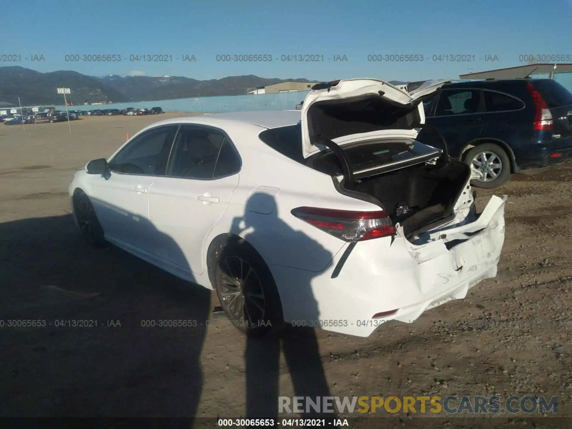 3 Photograph of a damaged car 4T1B11HK5KU826318 TOYOTA CAMRY 2019