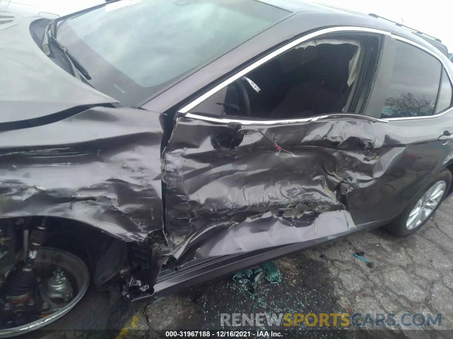 6 Photograph of a damaged car 4T1B11HK5KU826884 TOYOTA CAMRY 2019