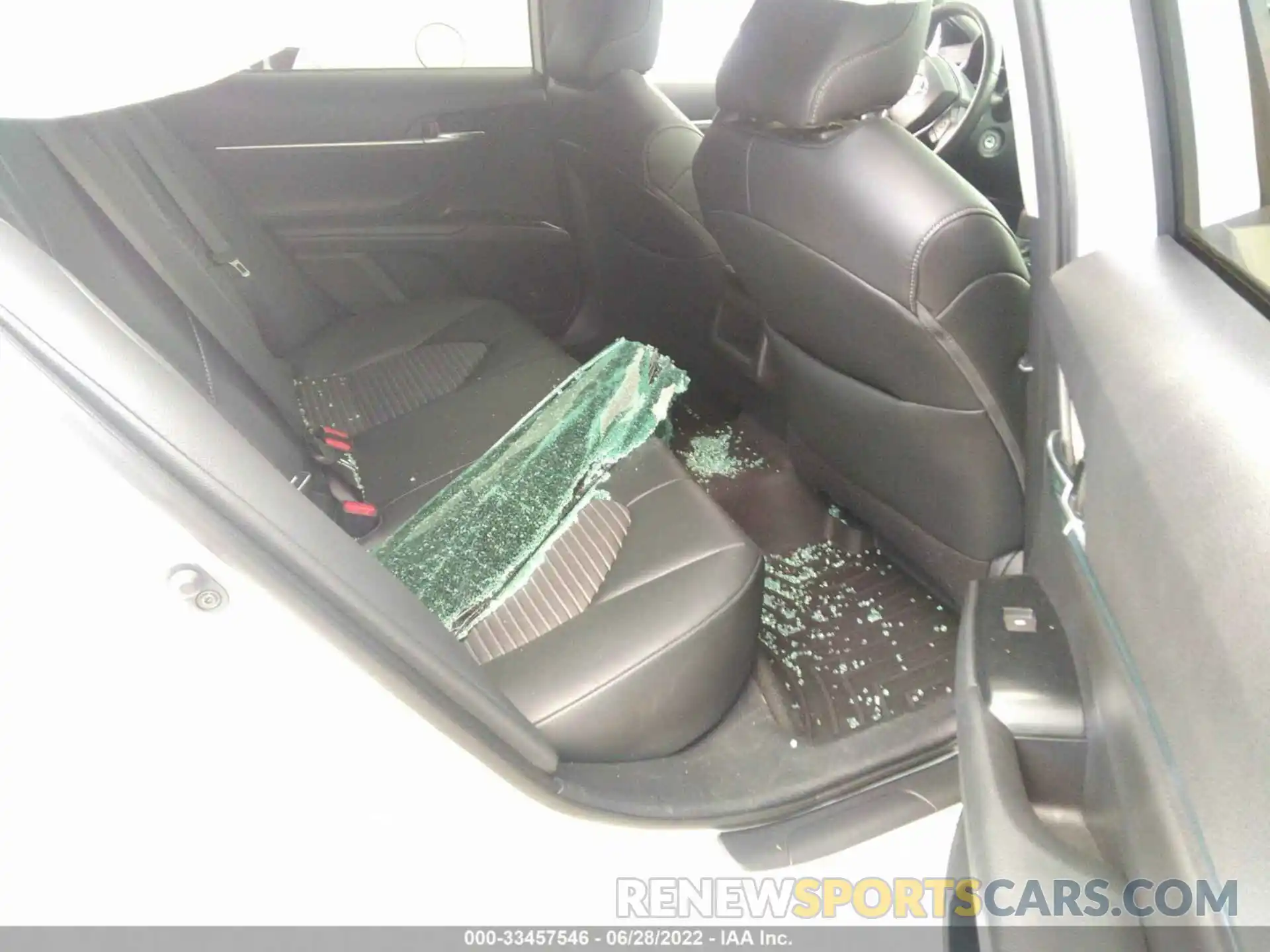 8 Photograph of a damaged car 4T1B11HK5KU830935 TOYOTA CAMRY 2019