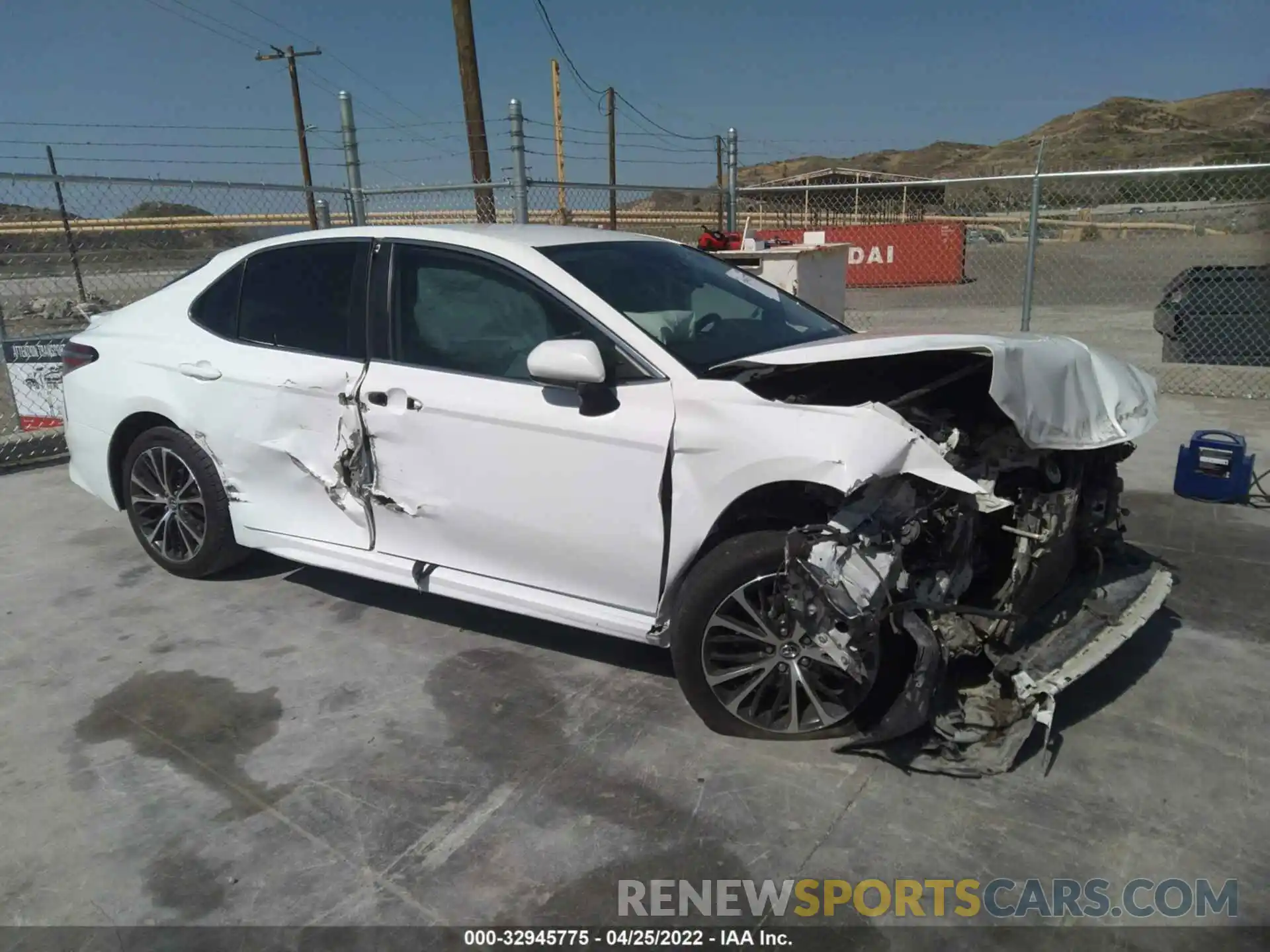 1 Photograph of a damaged car 4T1B11HK5KU843961 TOYOTA CAMRY 2019