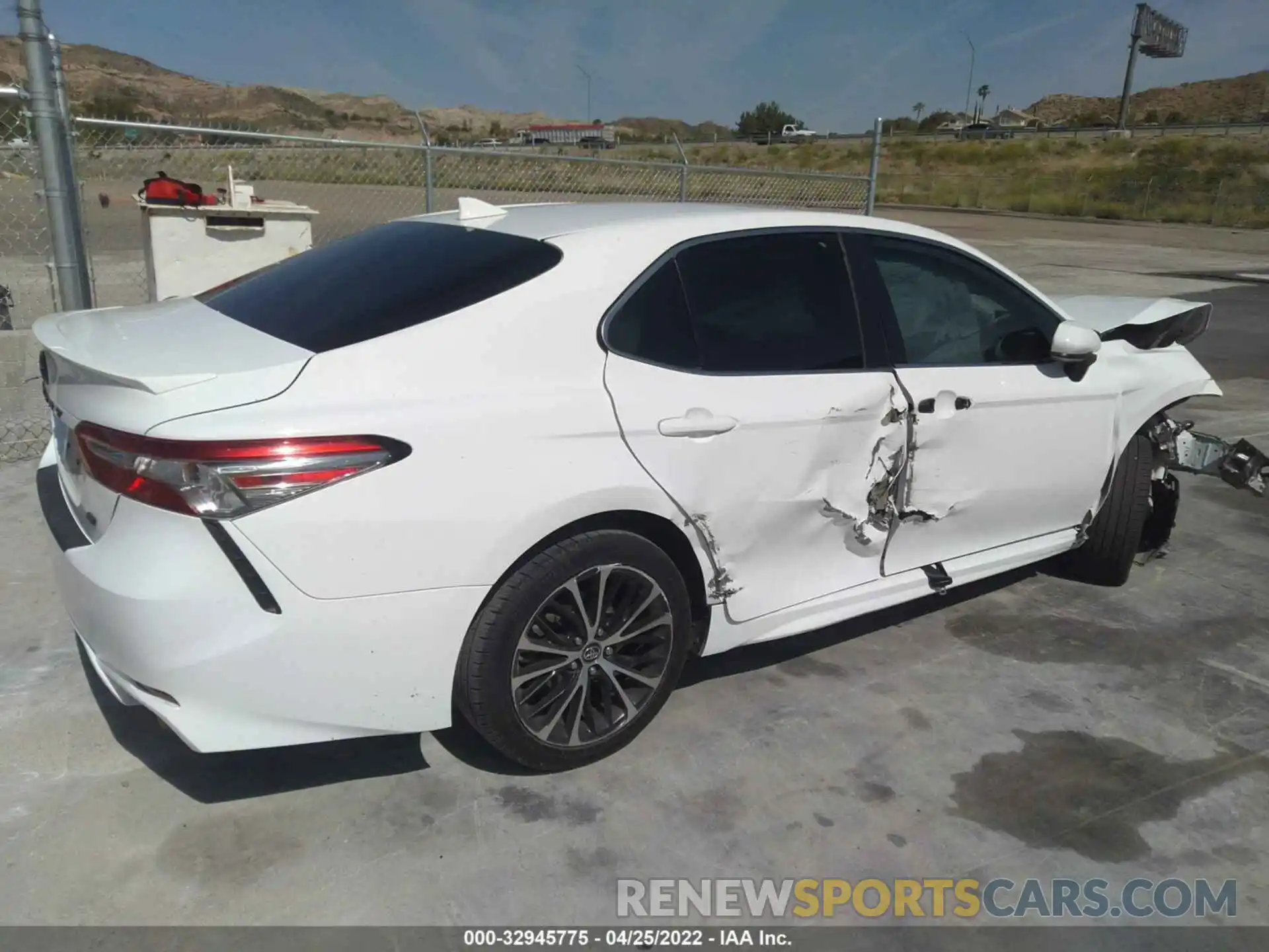 4 Photograph of a damaged car 4T1B11HK5KU843961 TOYOTA CAMRY 2019