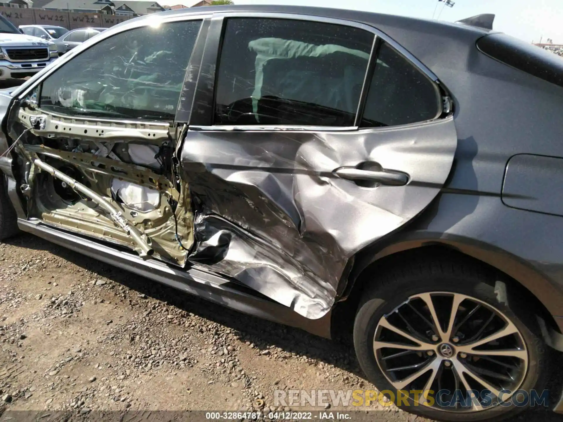 6 Photograph of a damaged car 4T1B11HK5KU844186 TOYOTA CAMRY 2019