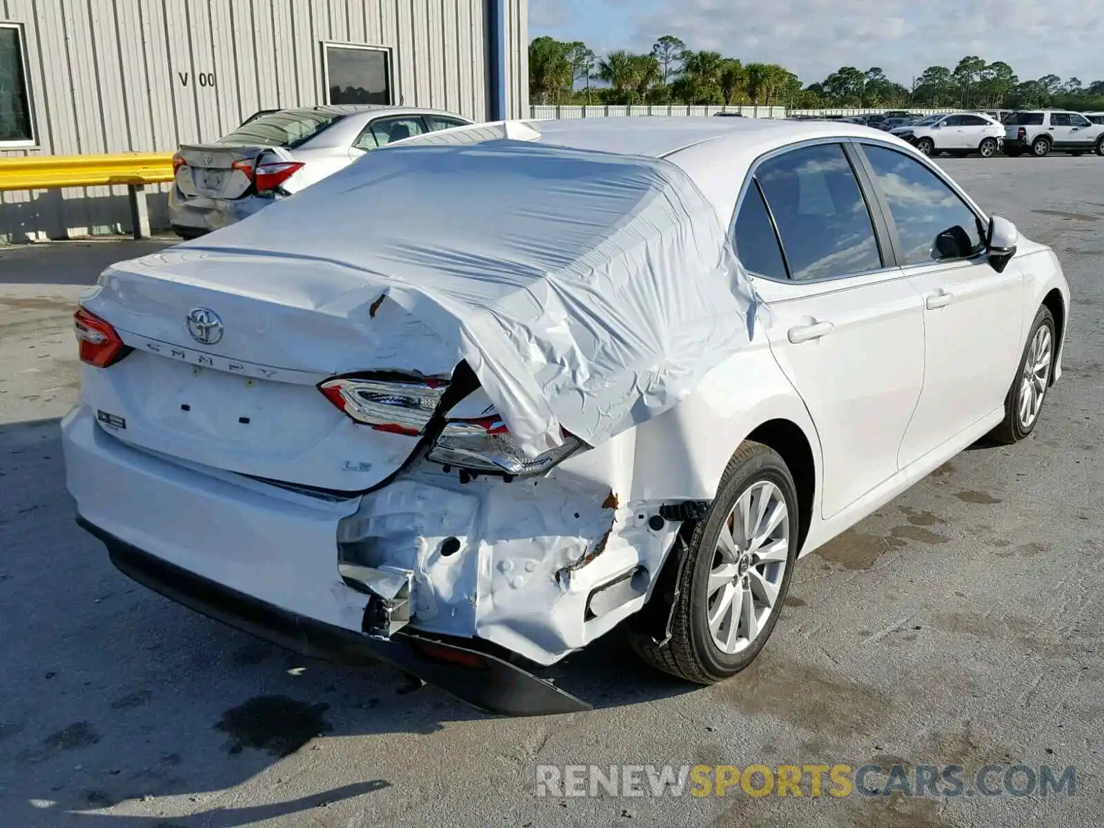 4 Photograph of a damaged car 4T1B11HK6KU****** TOYOTA CAMRY 2019