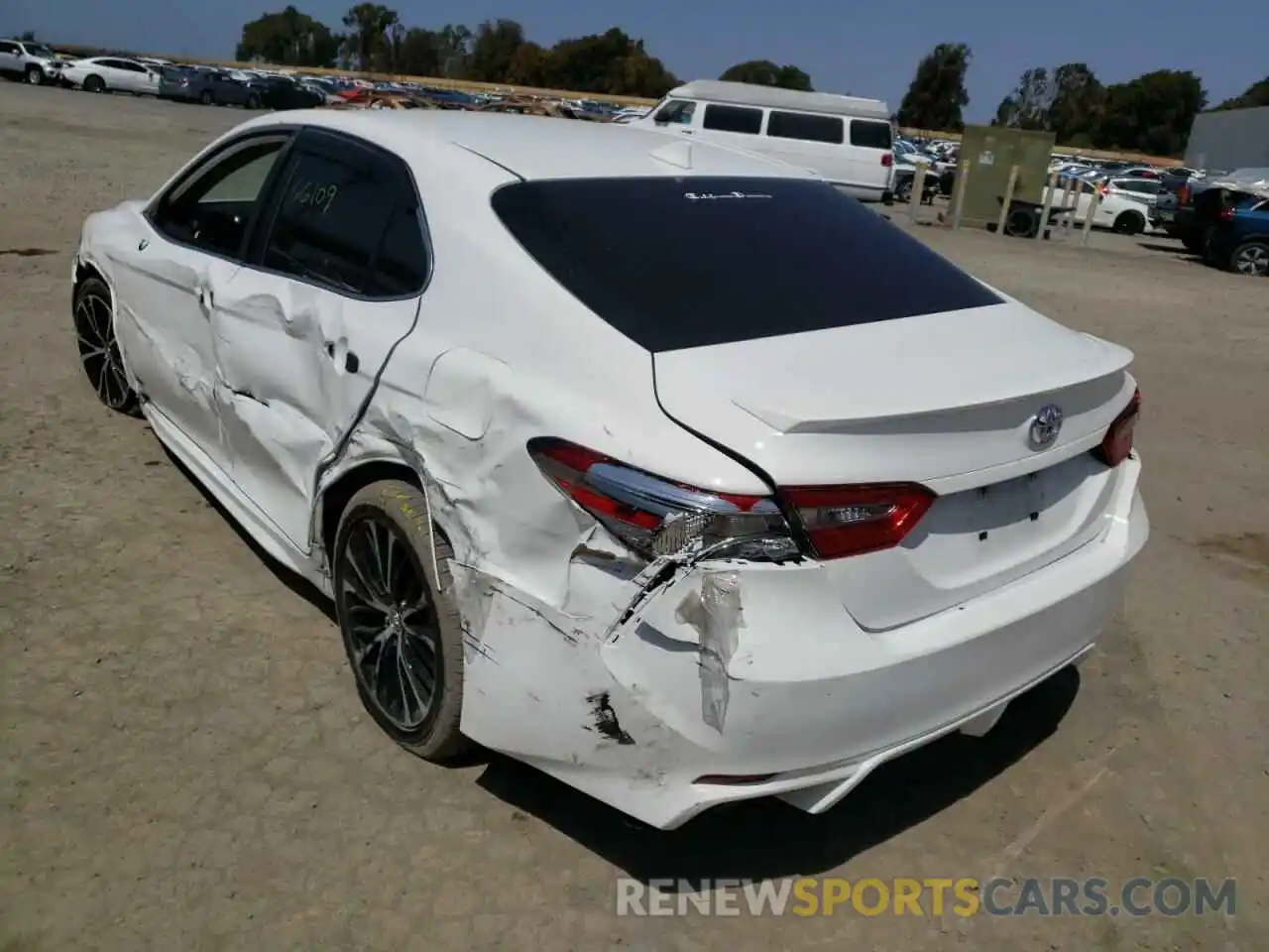 3 Photograph of a damaged car 4T1B11HK6KU161543 TOYOTA CAMRY 2019