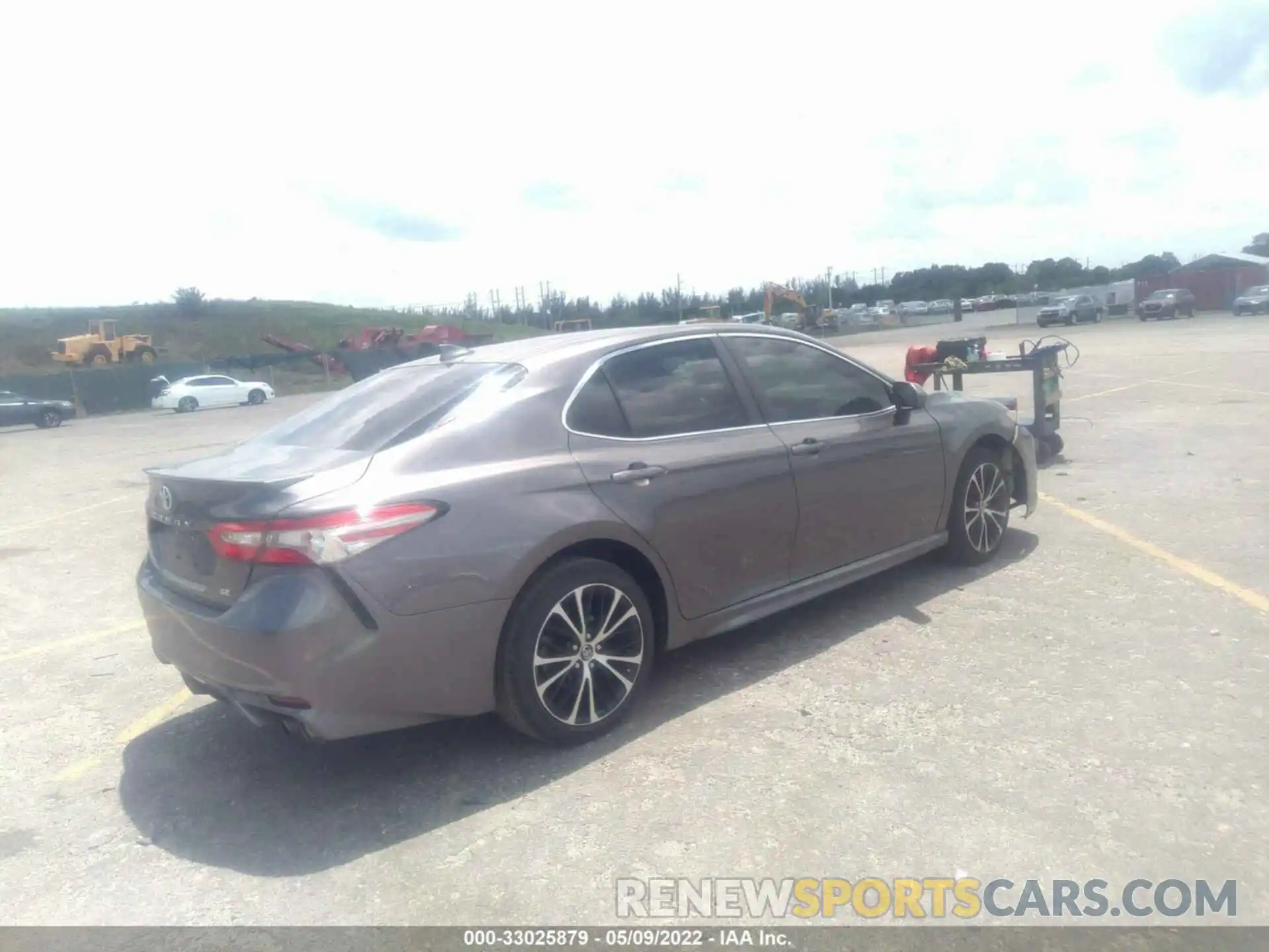 4 Photograph of a damaged car 4T1B11HK6KU162238 TOYOTA CAMRY 2019