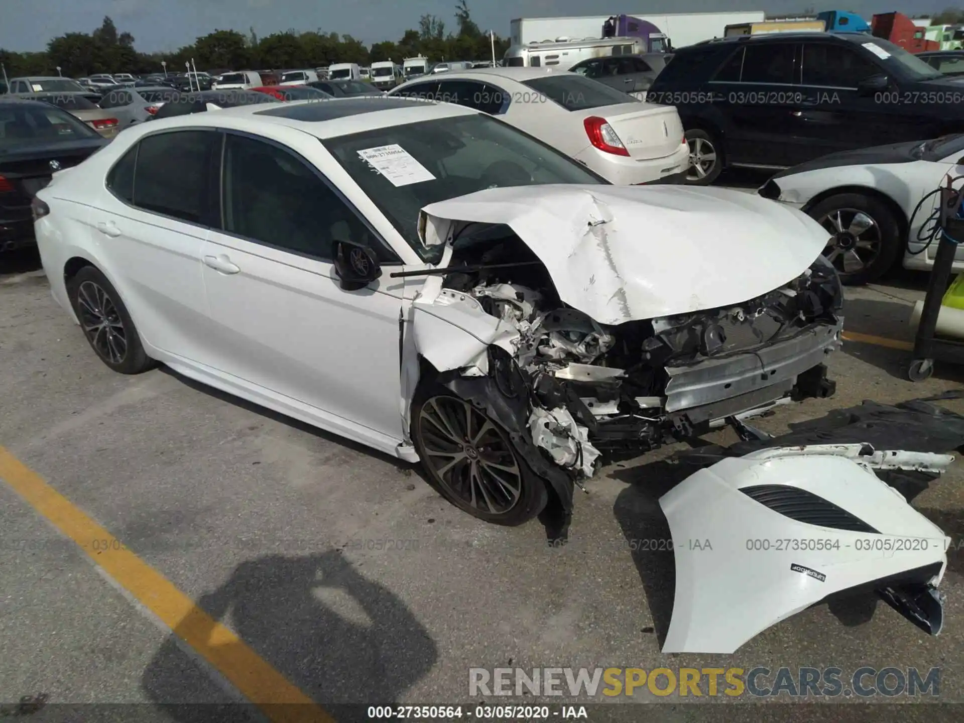 1 Photograph of a damaged car 4T1B11HK6KU165009 TOYOTA CAMRY 2019