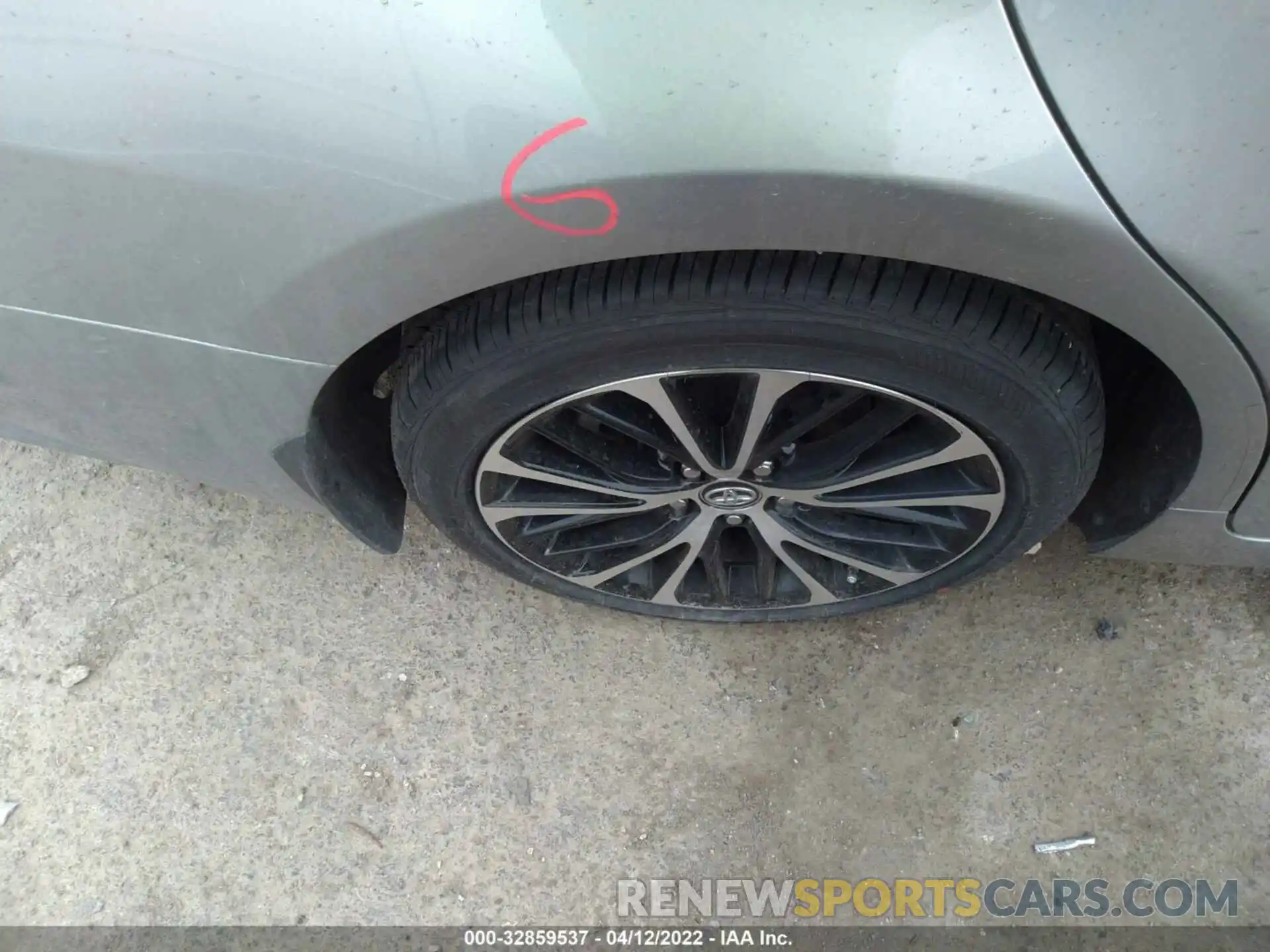 15 Photograph of a damaged car 4T1B11HK6KU168752 TOYOTA CAMRY 2019