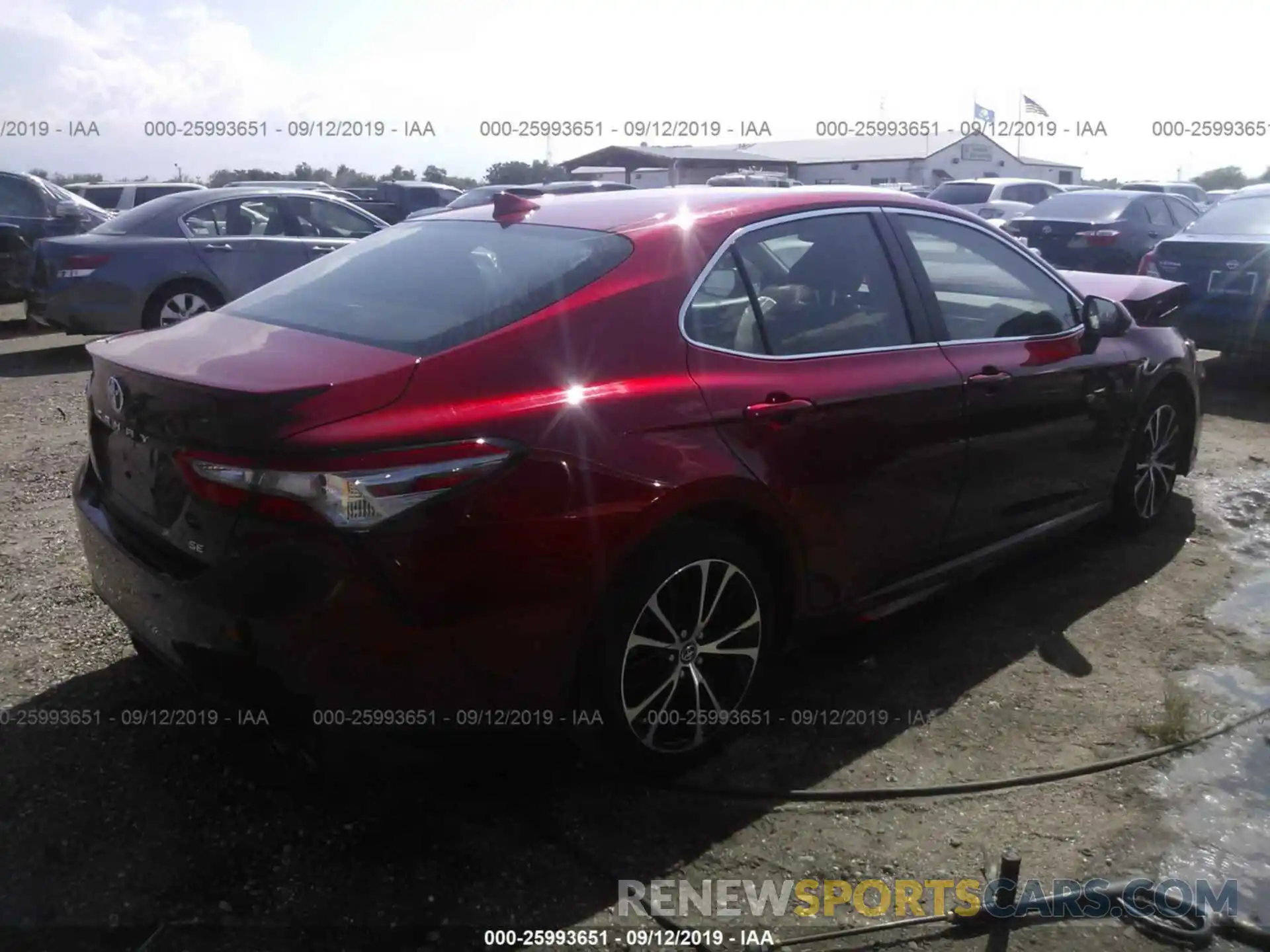 4 Photograph of a damaged car 4T1B11HK6KU170274 TOYOTA CAMRY 2019