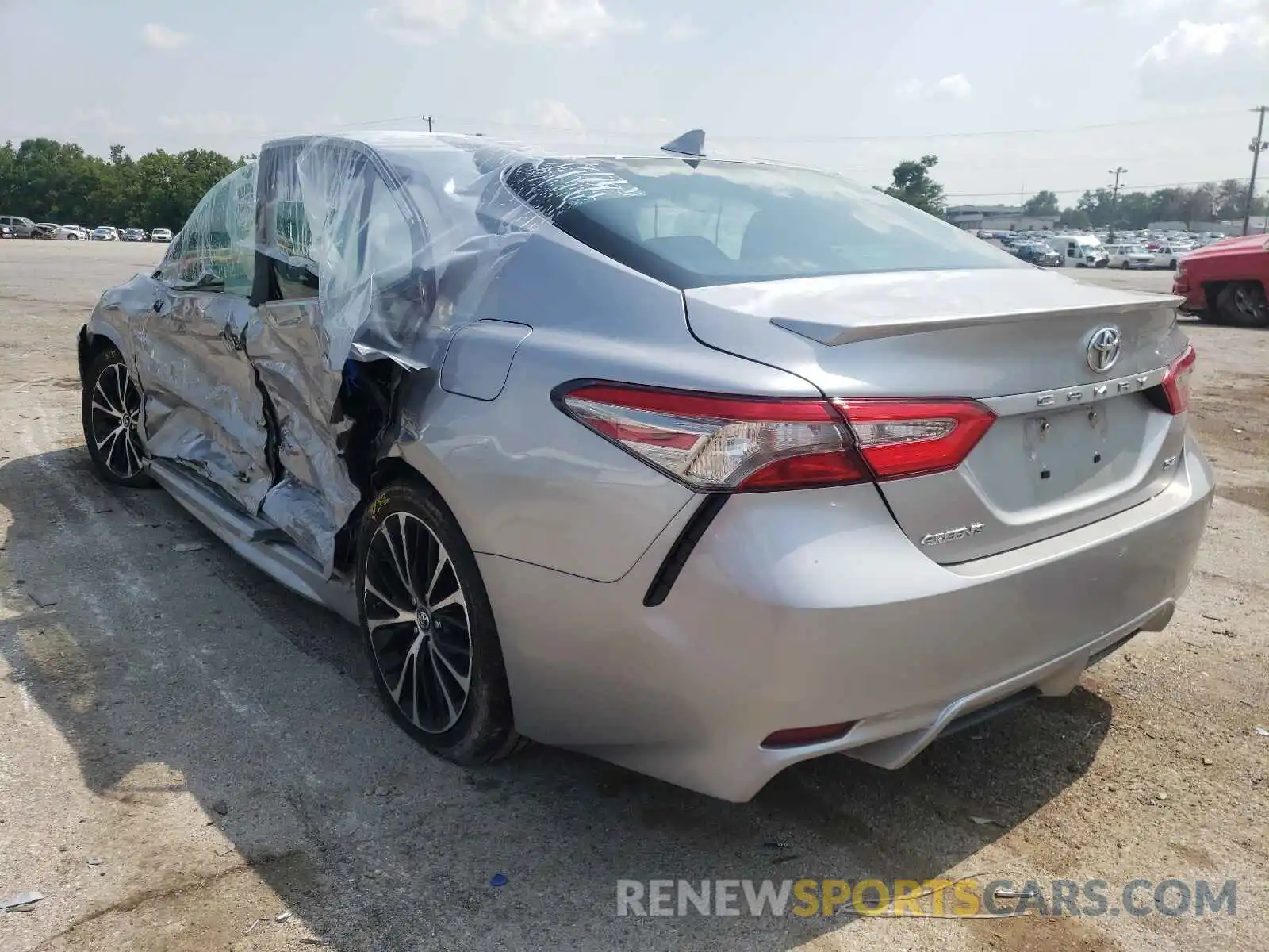 3 Photograph of a damaged car 4T1B11HK6KU175703 TOYOTA CAMRY 2019