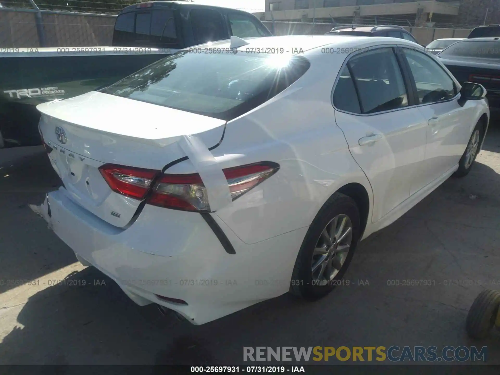 4 Photograph of a damaged car 4T1B11HK6KU180464 TOYOTA CAMRY 2019