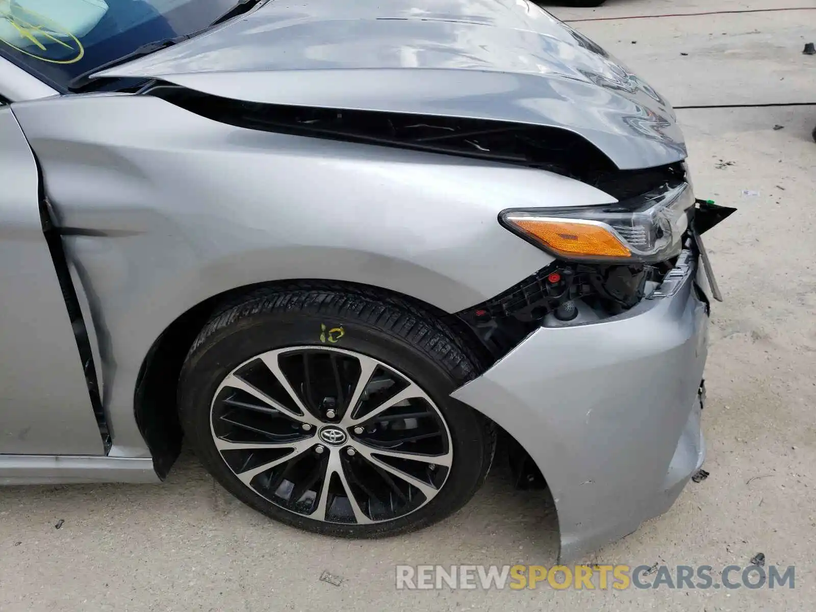 9 Photograph of a damaged car 4T1B11HK6KU180769 TOYOTA CAMRY 2019