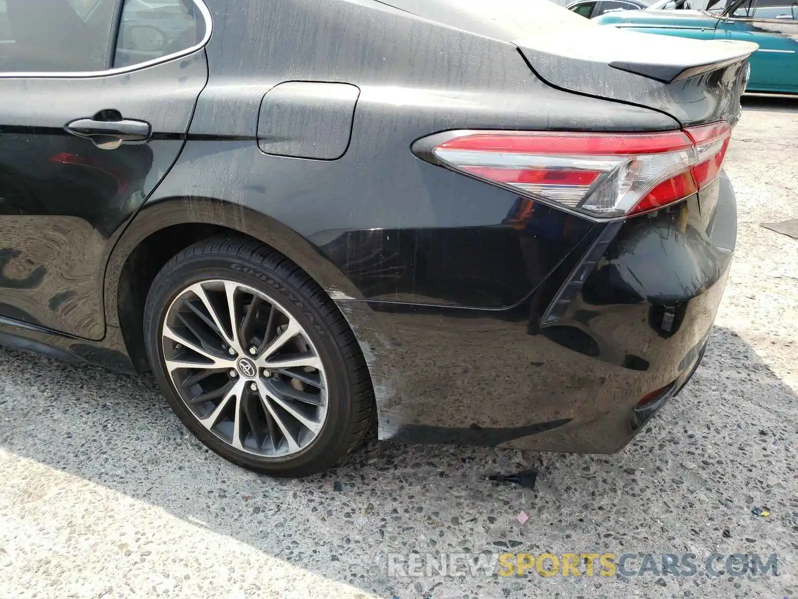 9 Photograph of a damaged car 4T1B11HK6KU182666 TOYOTA CAMRY 2019