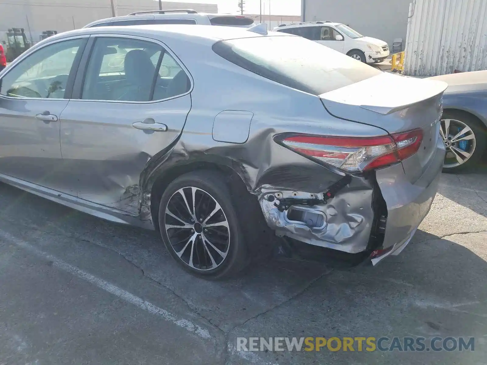 9 Photograph of a damaged car 4T1B11HK6KU195420 TOYOTA CAMRY 2019