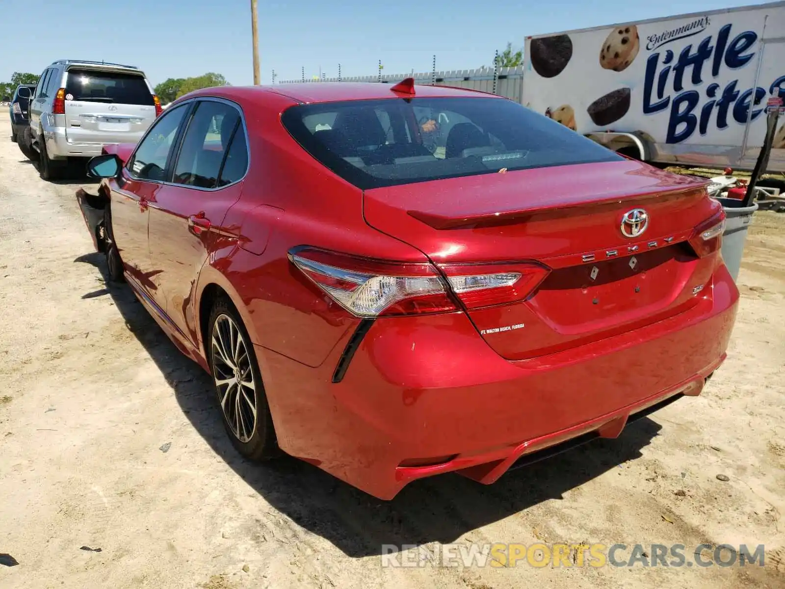 3 Photograph of a damaged car 4T1B11HK6KU197104 TOYOTA CAMRY 2019