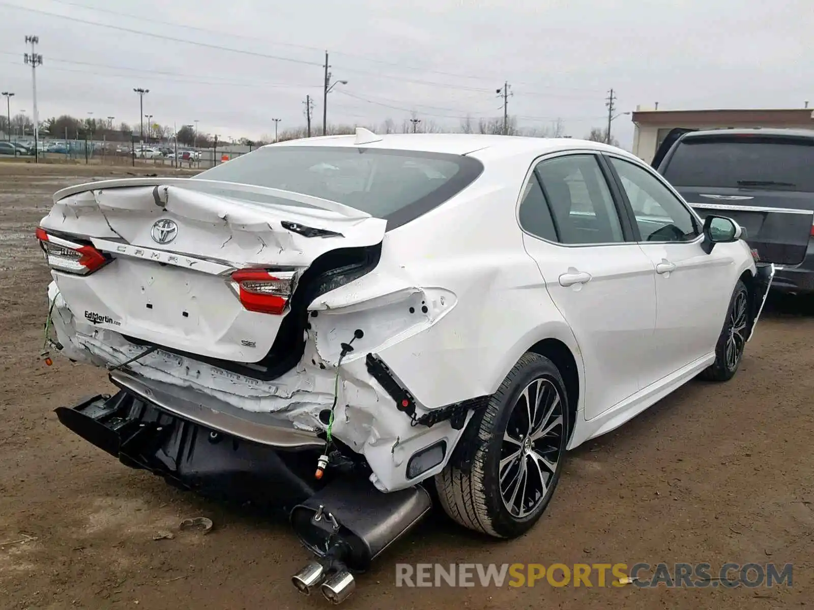 4 Photograph of a damaged car 4T1B11HK6KU201720 TOYOTA CAMRY 2019