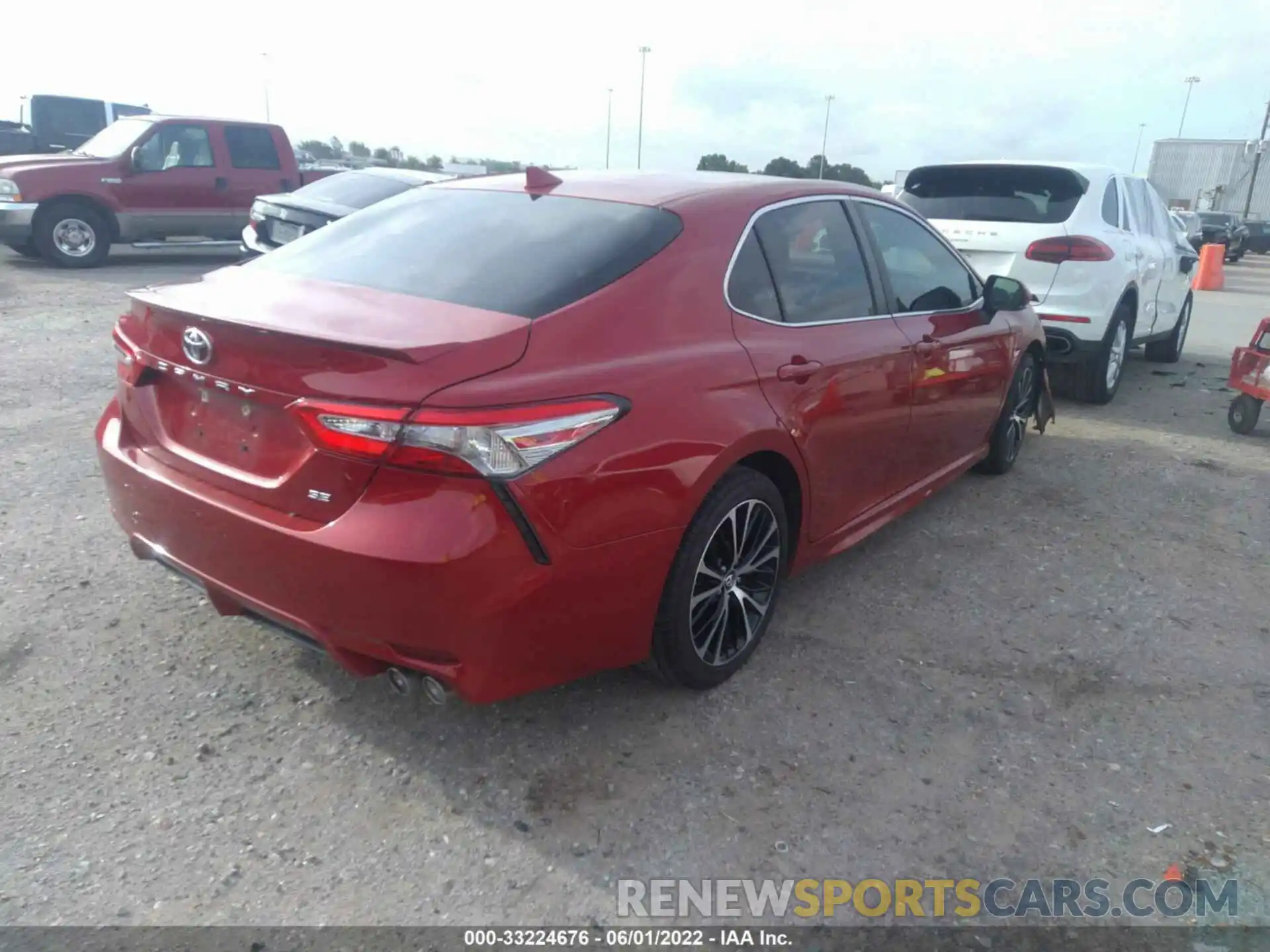 4 Photograph of a damaged car 4T1B11HK6KU202298 TOYOTA CAMRY 2019