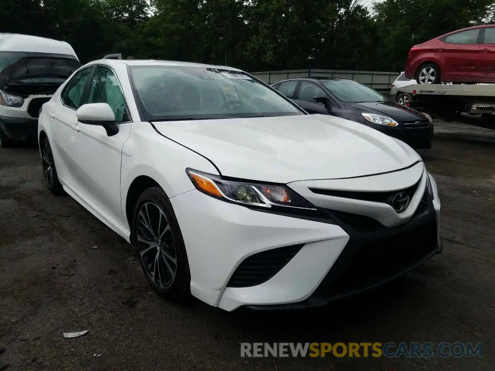 1 Photograph of a damaged car 4T1B11HK6KU204181 TOYOTA CAMRY 2019