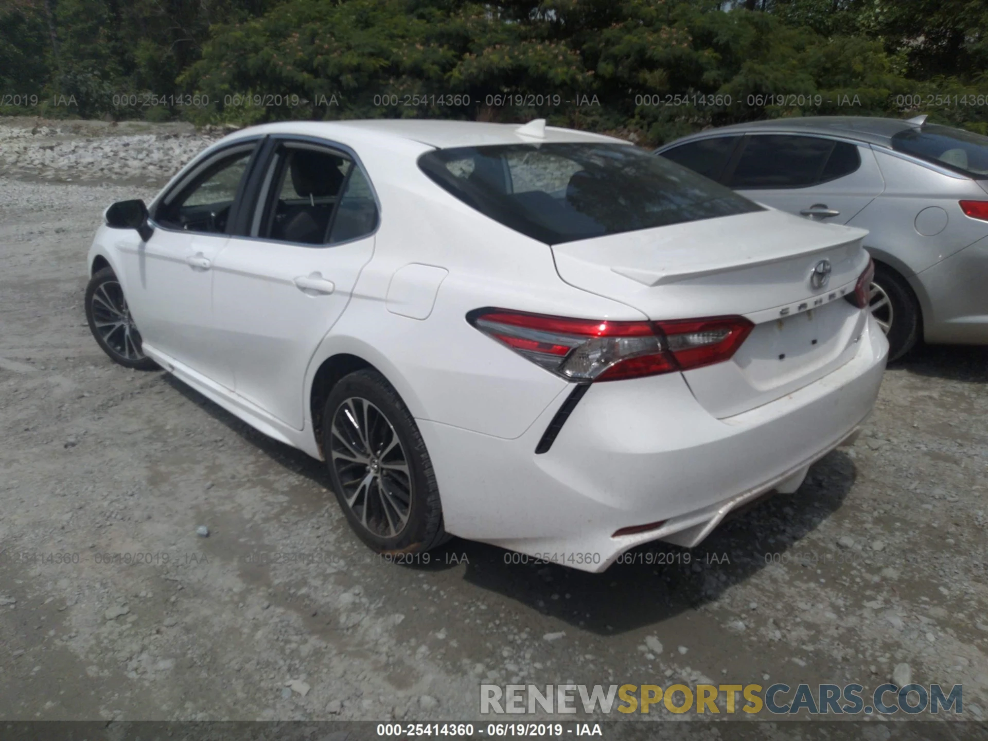 3 Photograph of a damaged car 4T1B11HK6KU204486 TOYOTA CAMRY 2019