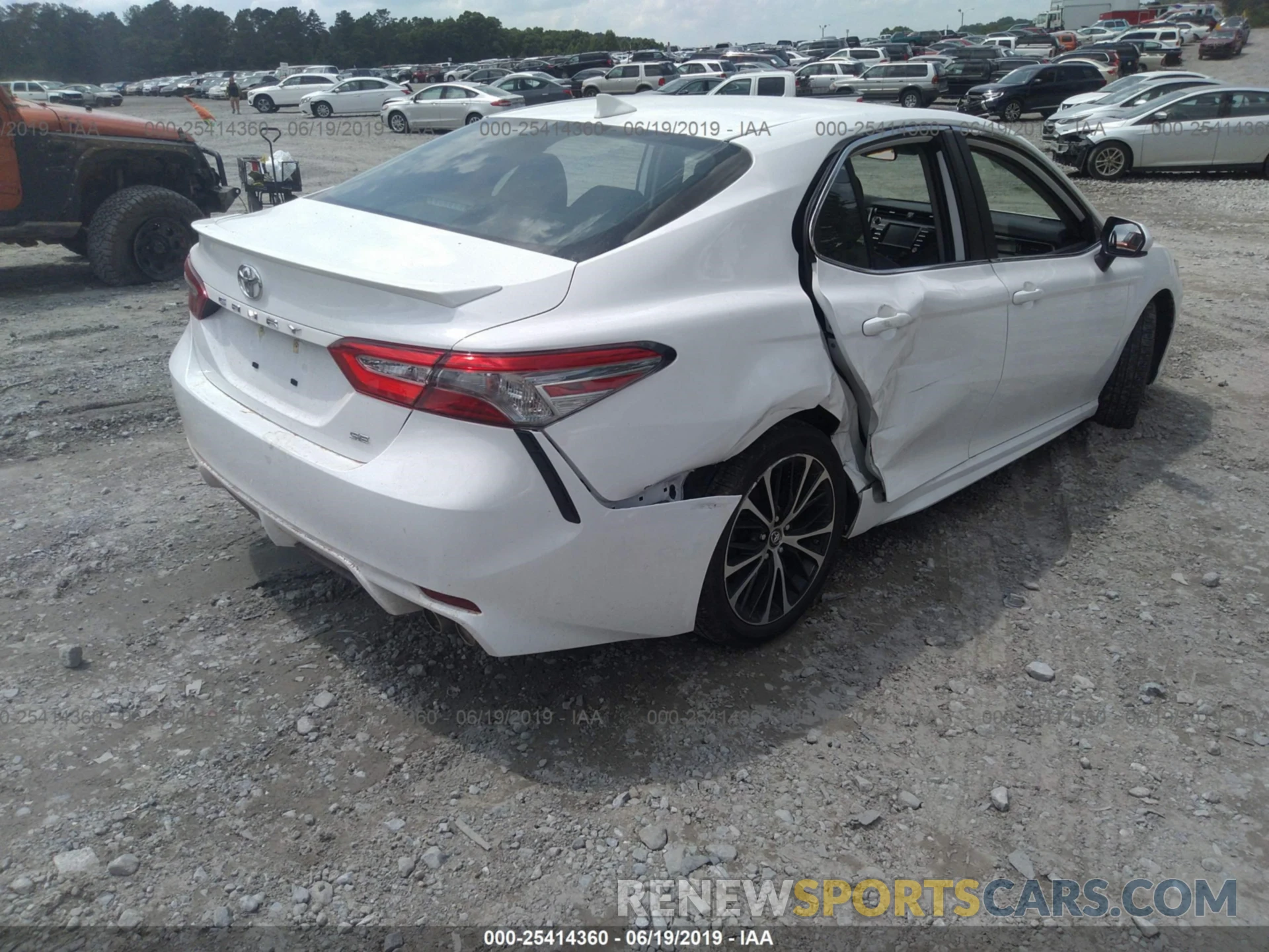 4 Фотография поврежденного автомобиля 4T1B11HK6KU204486 TOYOTA CAMRY 2019