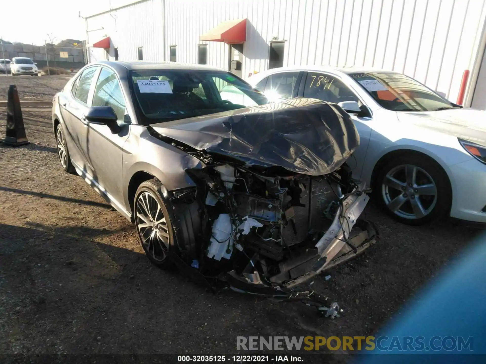 1 Photograph of a damaged car 4T1B11HK6KU204813 TOYOTA CAMRY 2019