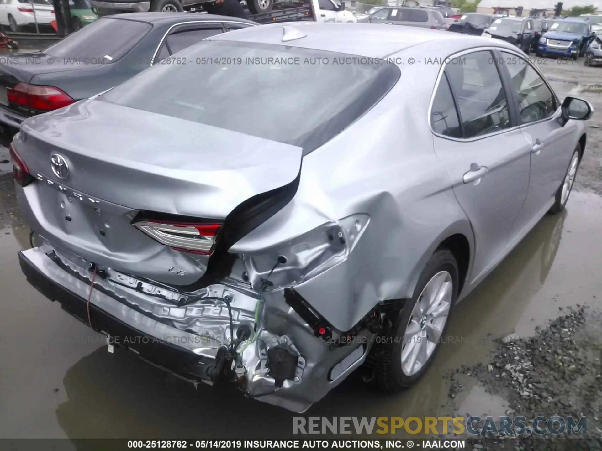 4 Photograph of a damaged car 4T1B11HK6KU211180 TOYOTA CAMRY 2019