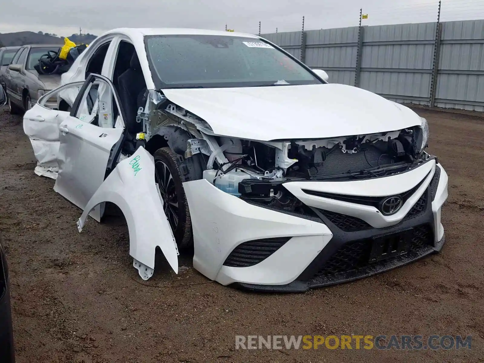 1 Photograph of a damaged car 4T1B11HK6KU213320 TOYOTA CAMRY 2019