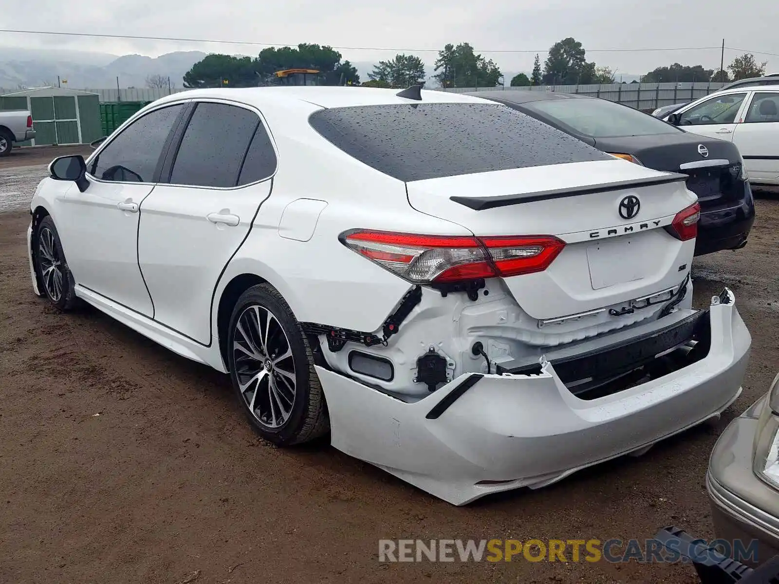 3 Photograph of a damaged car 4T1B11HK6KU213320 TOYOTA CAMRY 2019