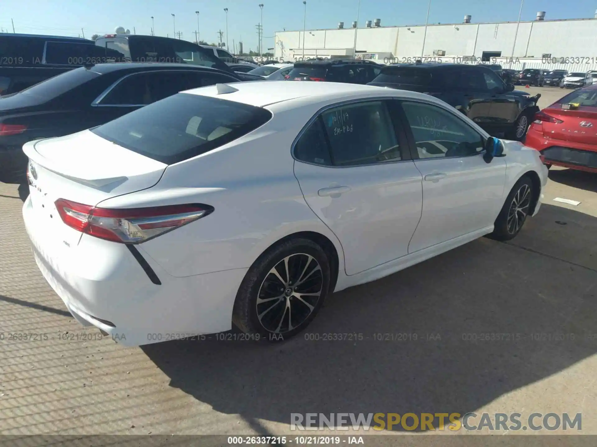 4 Фотография поврежденного автомобиля 4T1B11HK6KU215438 TOYOTA CAMRY 2019