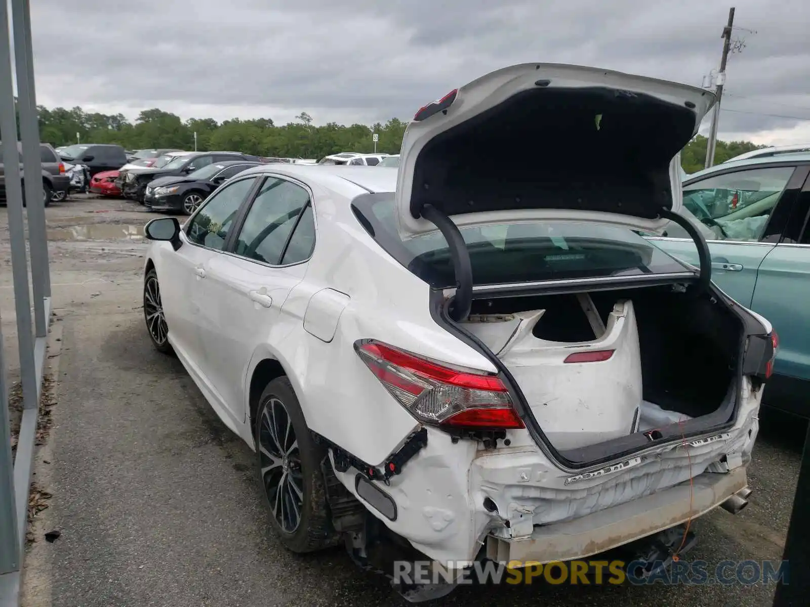 3 Photograph of a damaged car 4T1B11HK6KU215570 TOYOTA CAMRY 2019