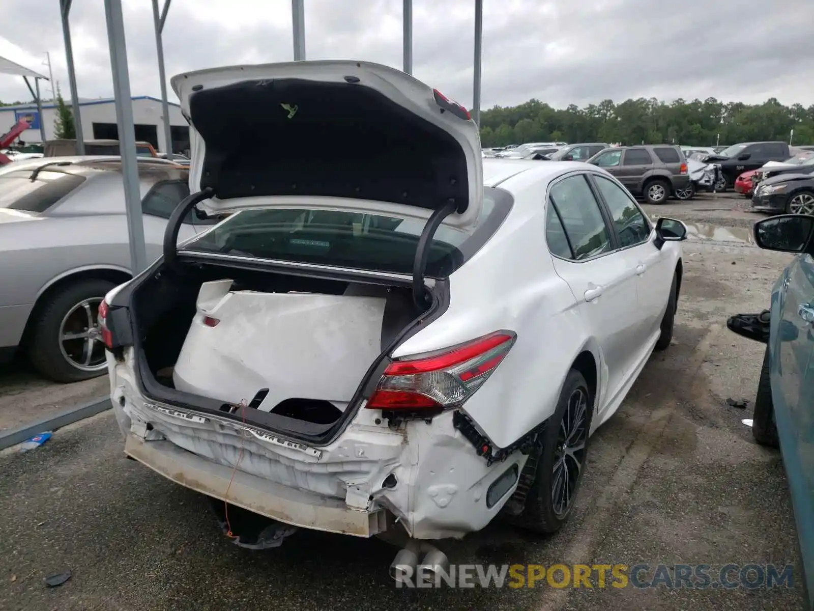 4 Photograph of a damaged car 4T1B11HK6KU215570 TOYOTA CAMRY 2019