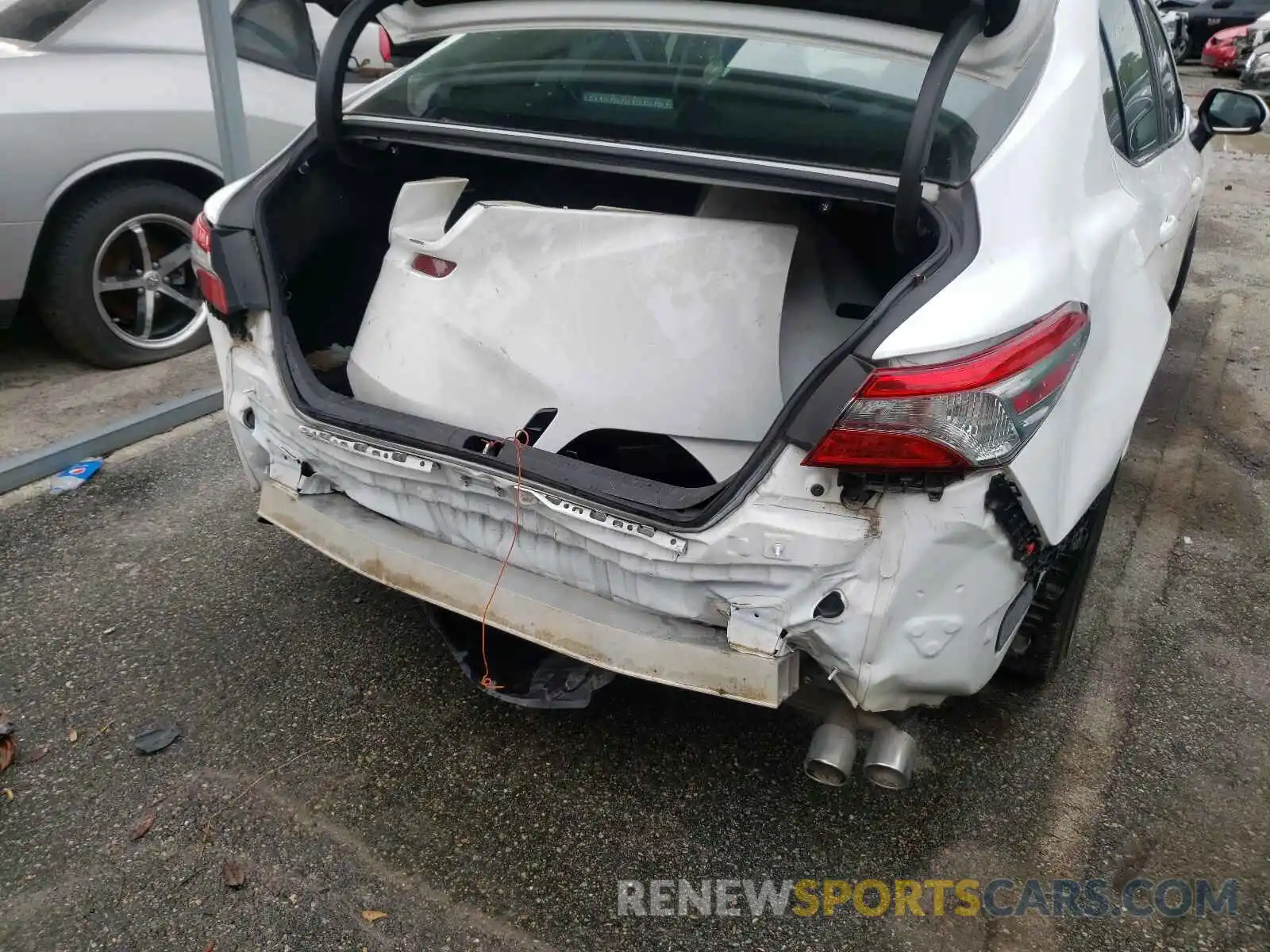 9 Photograph of a damaged car 4T1B11HK6KU215570 TOYOTA CAMRY 2019