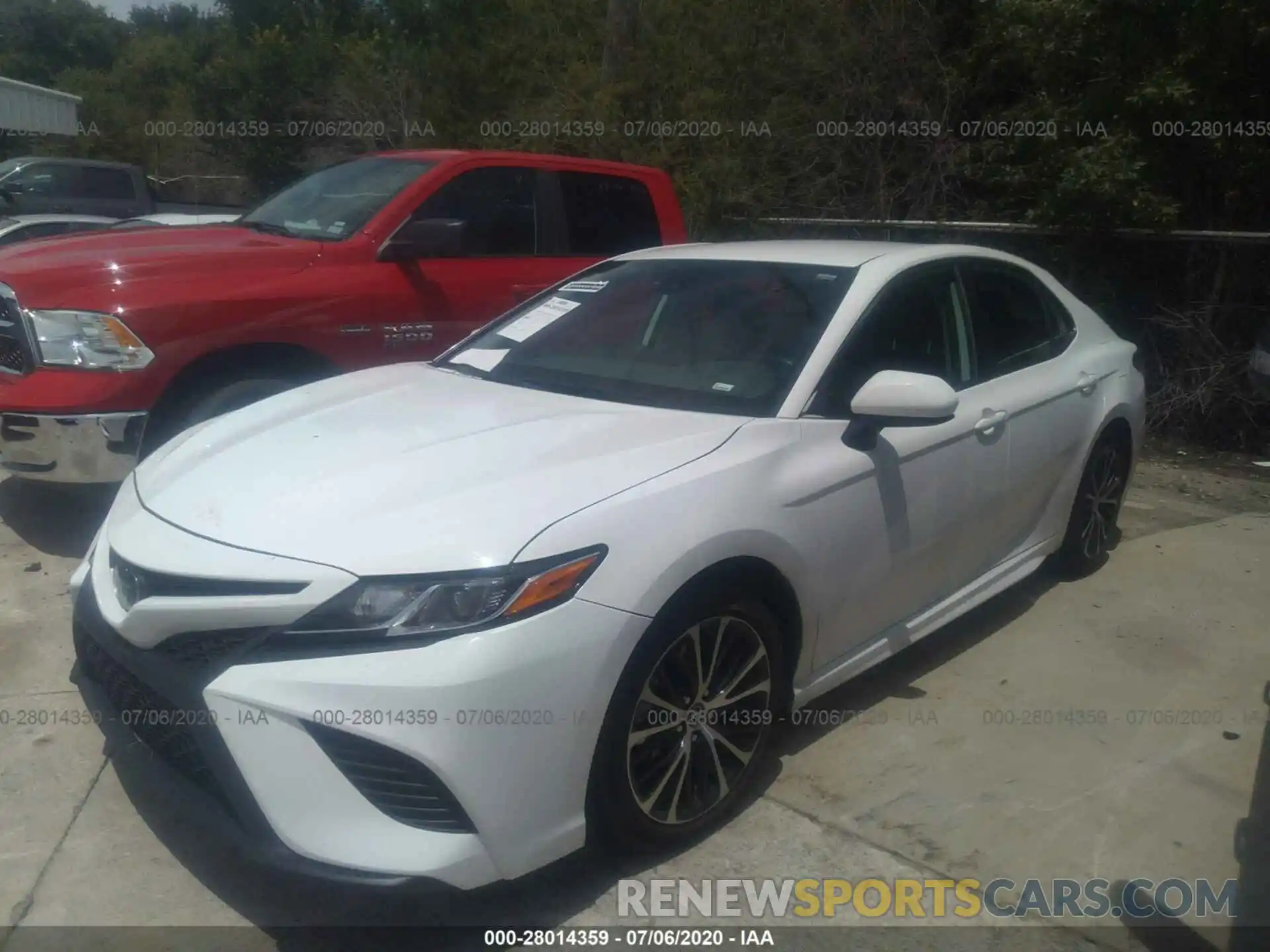 2 Photograph of a damaged car 4T1B11HK6KU215665 TOYOTA CAMRY 2019