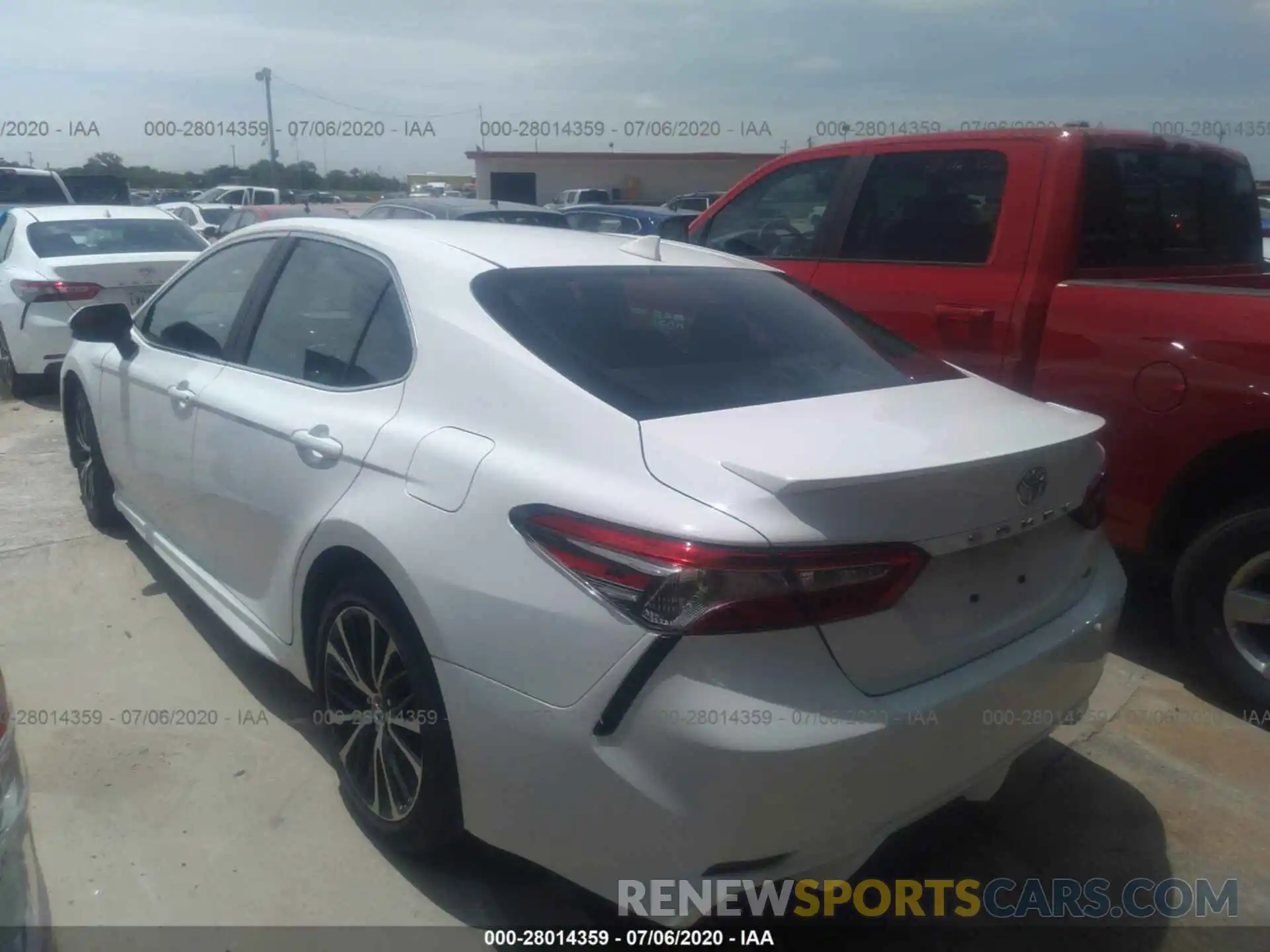 3 Photograph of a damaged car 4T1B11HK6KU215665 TOYOTA CAMRY 2019