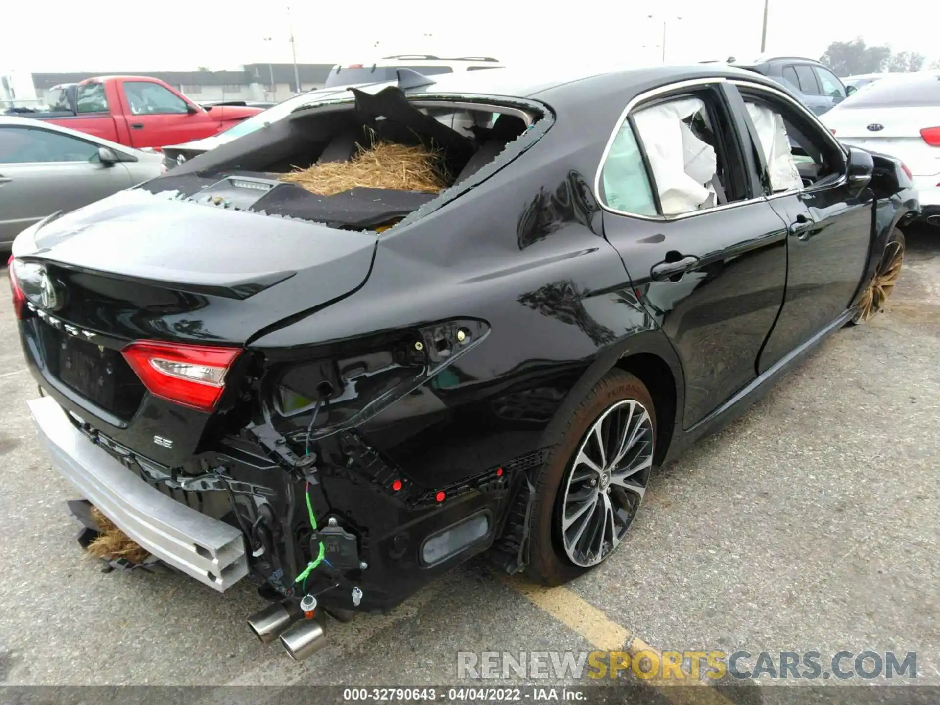 4 Photograph of a damaged car 4T1B11HK6KU219330 TOYOTA CAMRY 2019