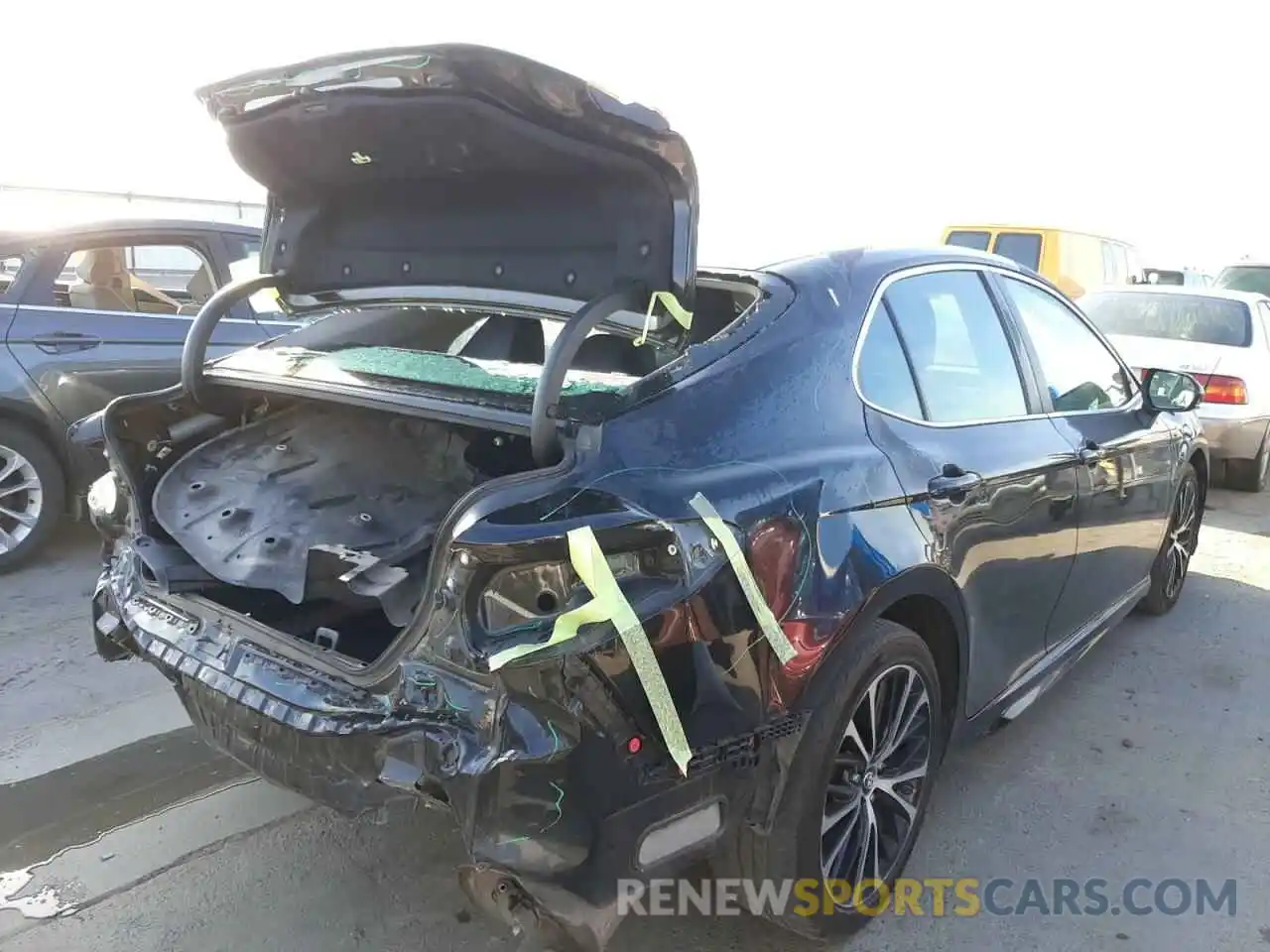 4 Photograph of a damaged car 4T1B11HK6KU230277 TOYOTA CAMRY 2019