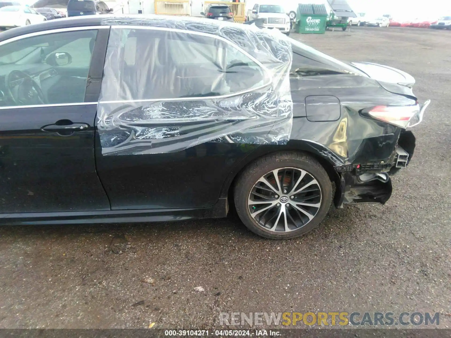 18 Photograph of a damaged car 4T1B11HK6KU230537 TOYOTA CAMRY 2019