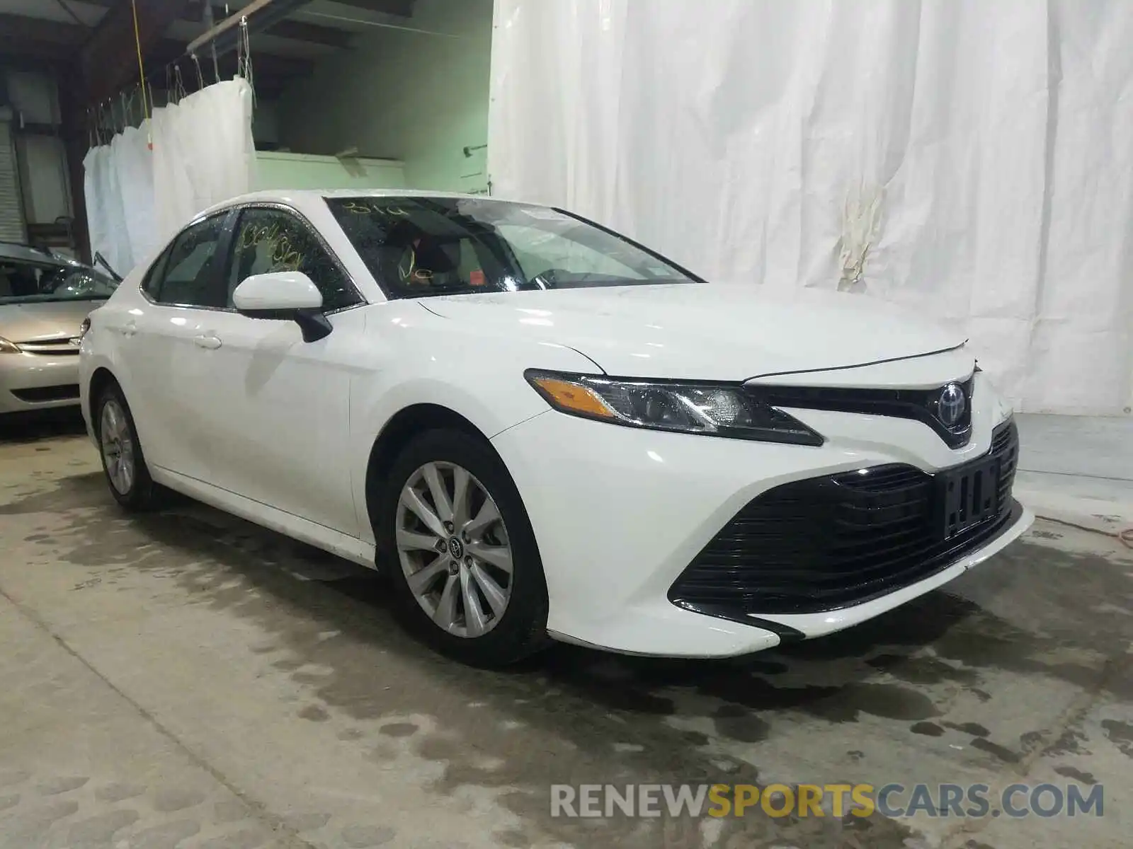 1 Photograph of a damaged car 4T1B11HK6KU230828 TOYOTA CAMRY 2019