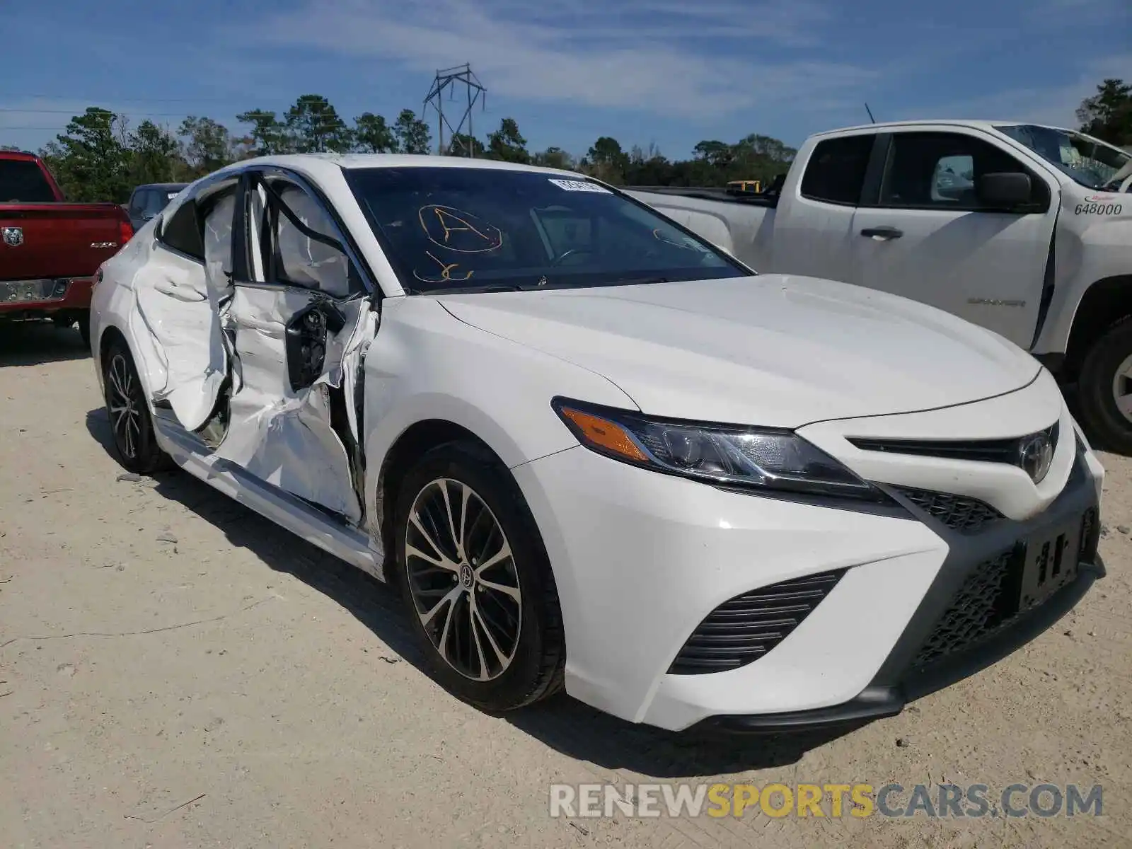 1 Photograph of a damaged car 4T1B11HK6KU233714 TOYOTA CAMRY 2019