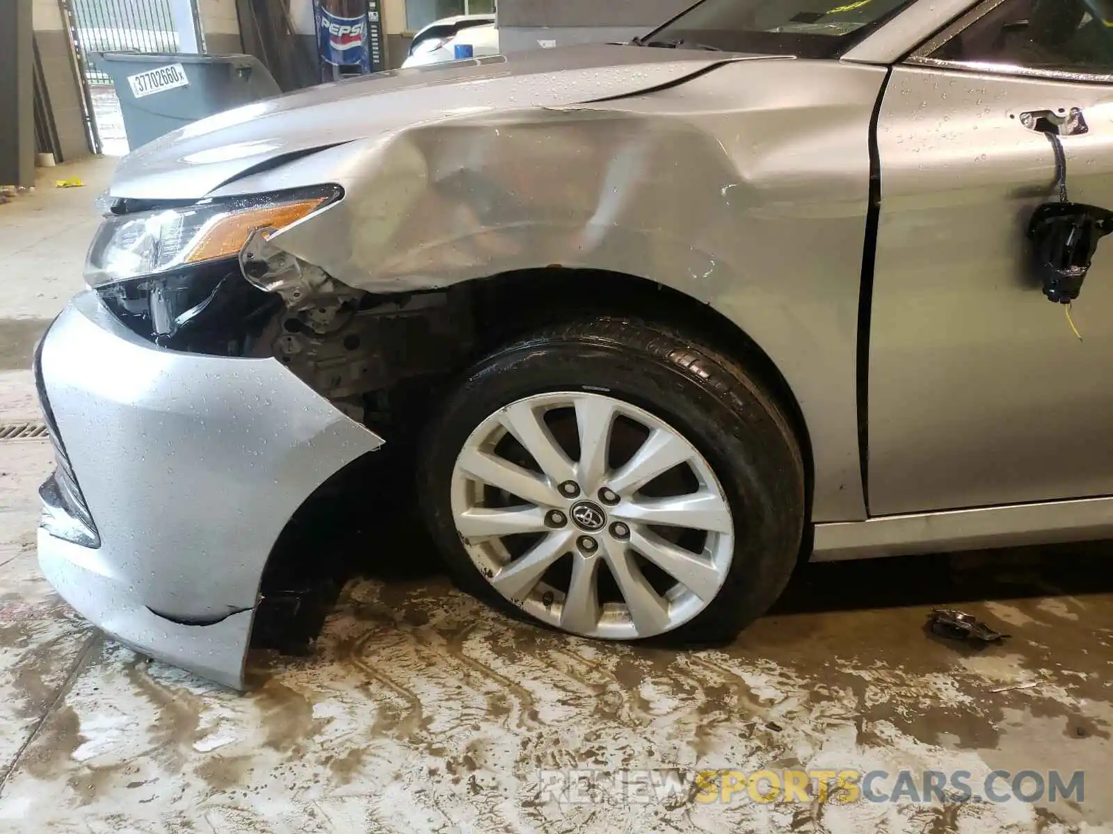 9 Photograph of a damaged car 4T1B11HK6KU240470 TOYOTA CAMRY 2019